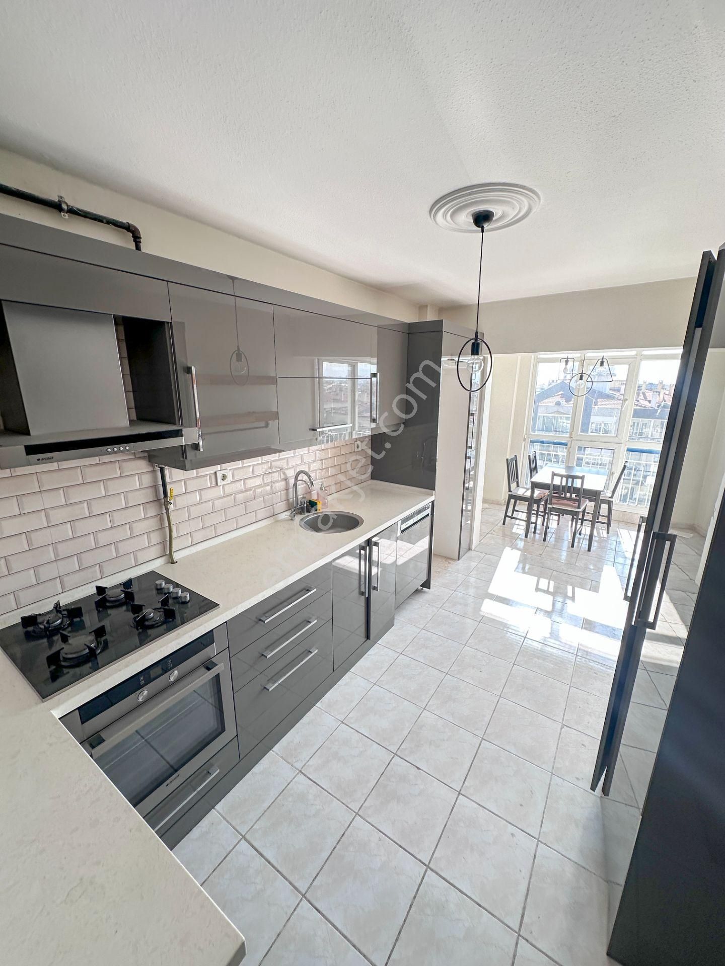 Mert Uçar'dan Kiralık Karşıyaka Da Boş Ara Kat Daire - Görsel 5