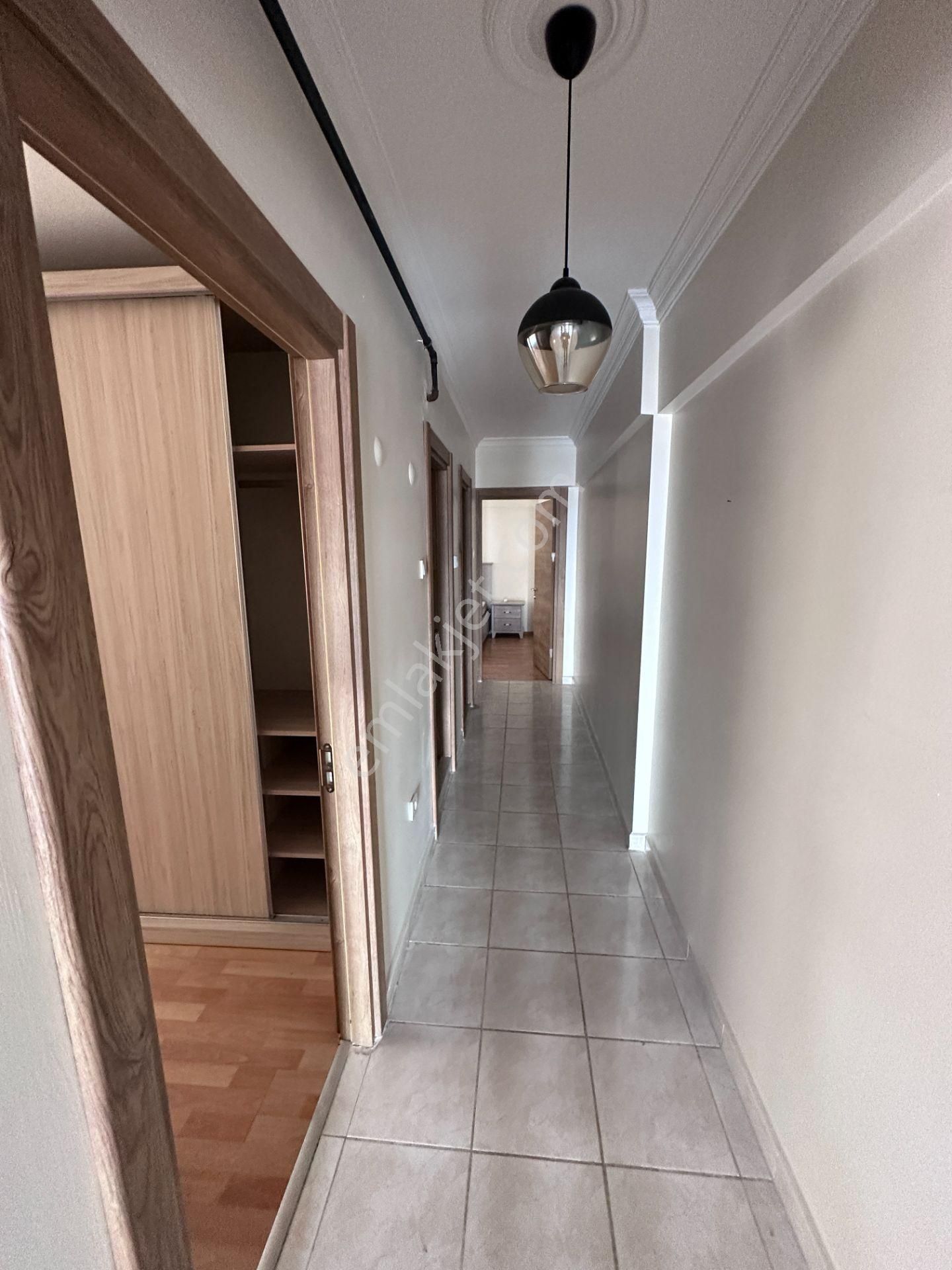 Mert Uçar'dan Kiralık Karşıyaka Da Boş Ara Kat Daire - Görsel 19