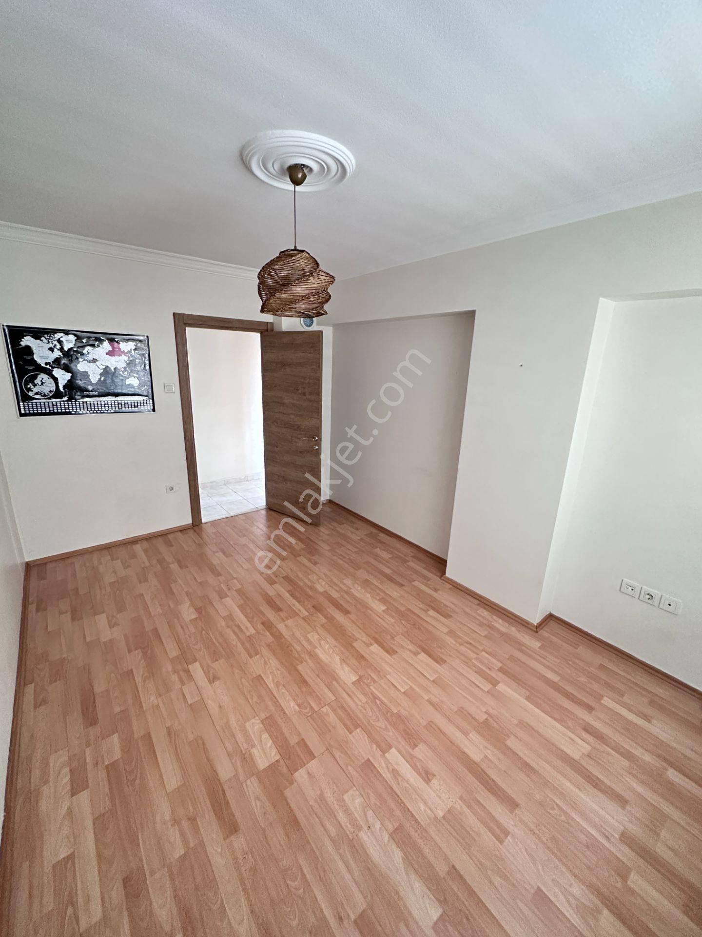 Mert Uçar'dan Kiralık Karşıyaka Da Boş Ara Kat Daire - Görsel 18