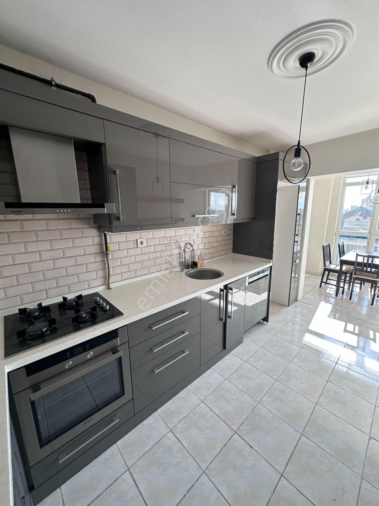 Mert Uçar'dan Kiralık Karşıyaka Da Boş Ara Kat Daire - Görsel 6