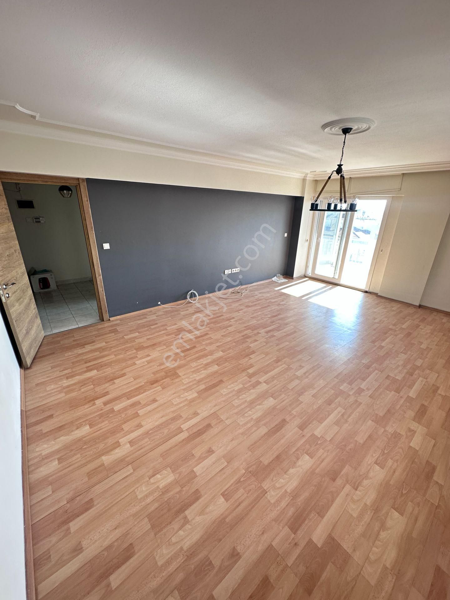 Mert Uçar'dan Kiralık Karşıyaka Da Boş Ara Kat Daire - Görsel 15