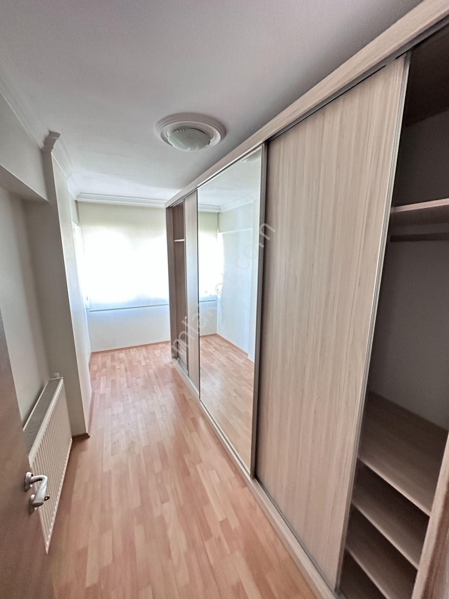 Mert Uçar'dan Kiralık Karşıyaka Da Boş Ara Kat Daire - Görsel 20