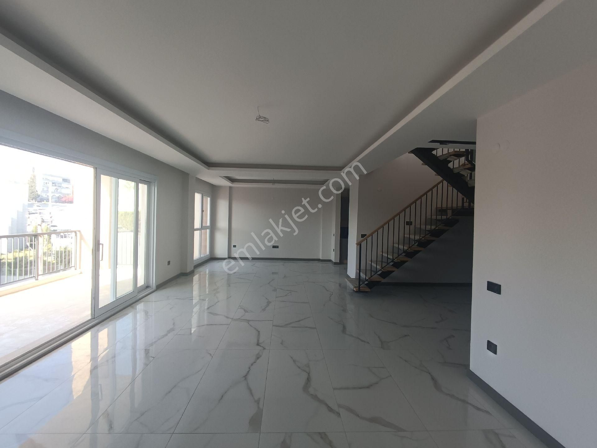 Kuşadası Merkezde Satılık 4+1 Dublex Daire - Görsel 5