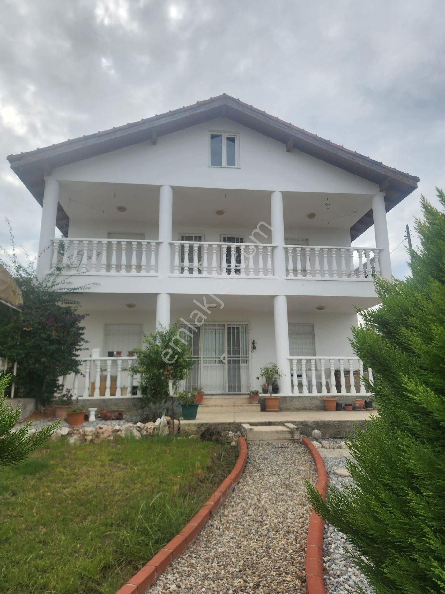 1 Dönüm Arsa İçerisinde Satılık Muhteşem Bir Villa Bu Fırsat Kaçmaz