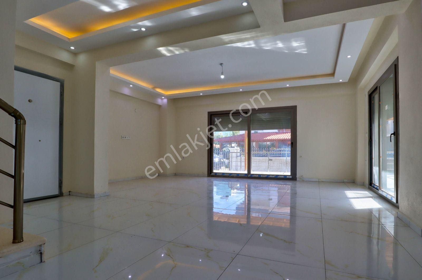 Deniz Manzaralı-plaja 100 Met. Tam Müstakil 4+1 Sıfır Lüks Villa - Görsel 7