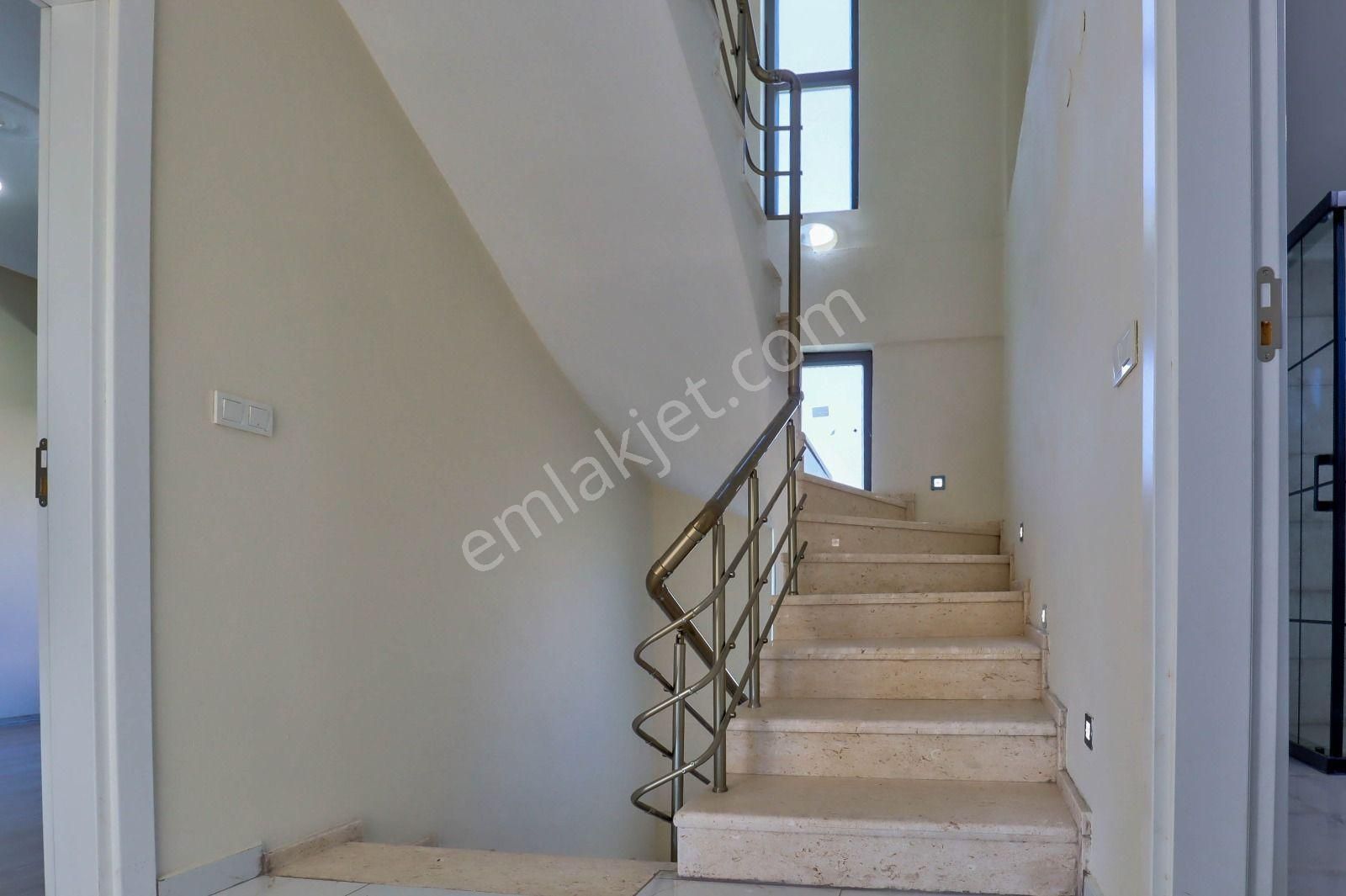 Deniz Manzaralı-plaja 100 Met. Tam Müstakil 4+1 Sıfır Lüks Villa - Görsel 10