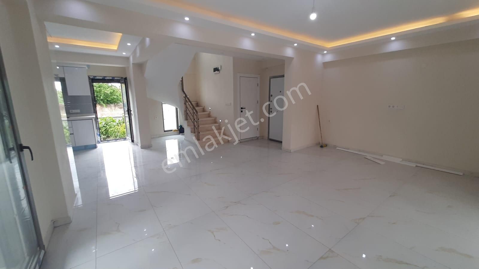 Deniz Manzaralı-plaja 100 Met. Tam Müstakil 4+1 Sıfır Lüks Villa - Görsel 4