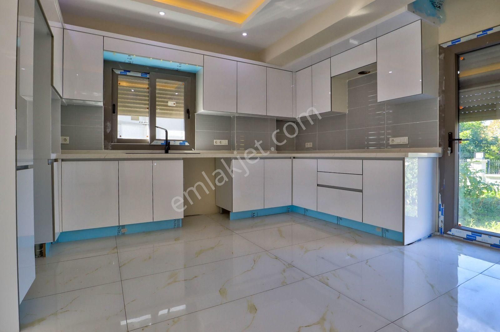 Deniz Manzaralı-plaja 100 Met. Tam Müstakil 4+1 Sıfır Lüks Villa - Görsel 5