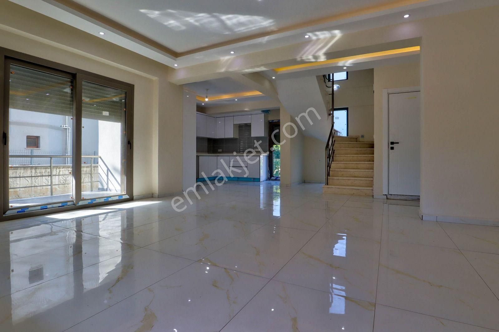 Deniz Manzaralı-plaja 100 Met. Tam Müstakil 4+1 Sıfır Lüks Villa - Görsel 3