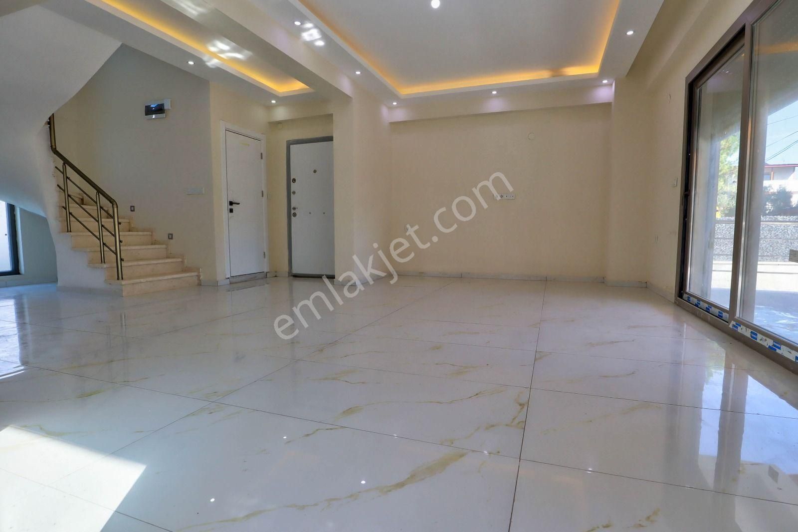 Deniz Manzaralı-plaja 100 Met. Tam Müstakil 4+1 Sıfır Lüks Villa - Görsel 6