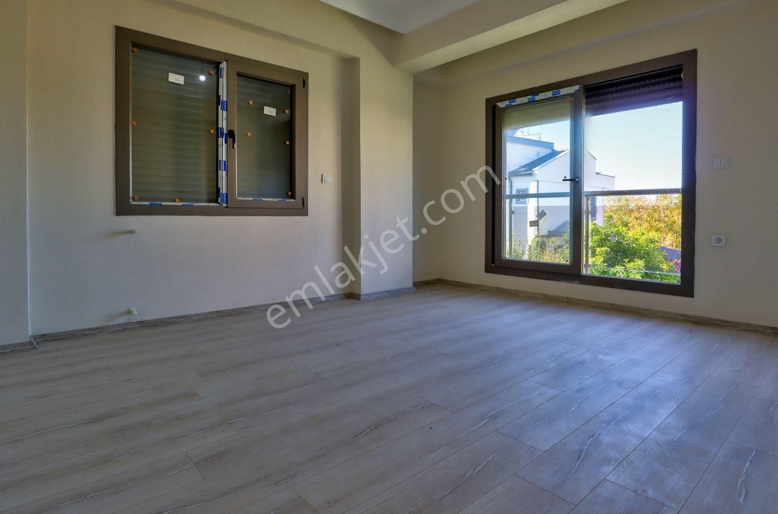 Deniz Manzaralı-plaja 100 Met. Tam Müstakil 4+1 Sıfır Lüks Villa - Görsel 12