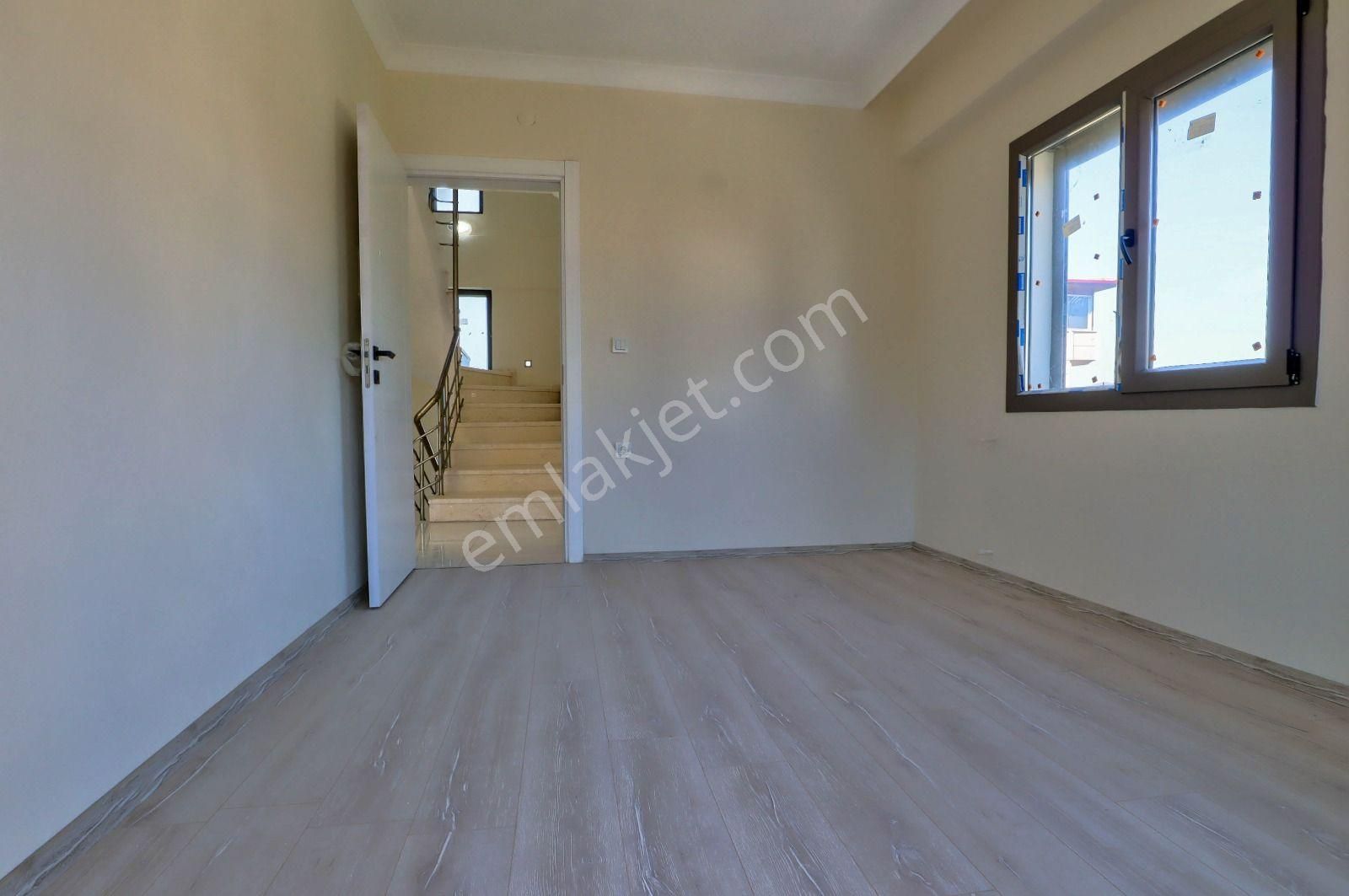 Deniz Manzaralı-plaja 100 Met. Tam Müstakil 4+1 Sıfır Lüks Villa - Görsel 15