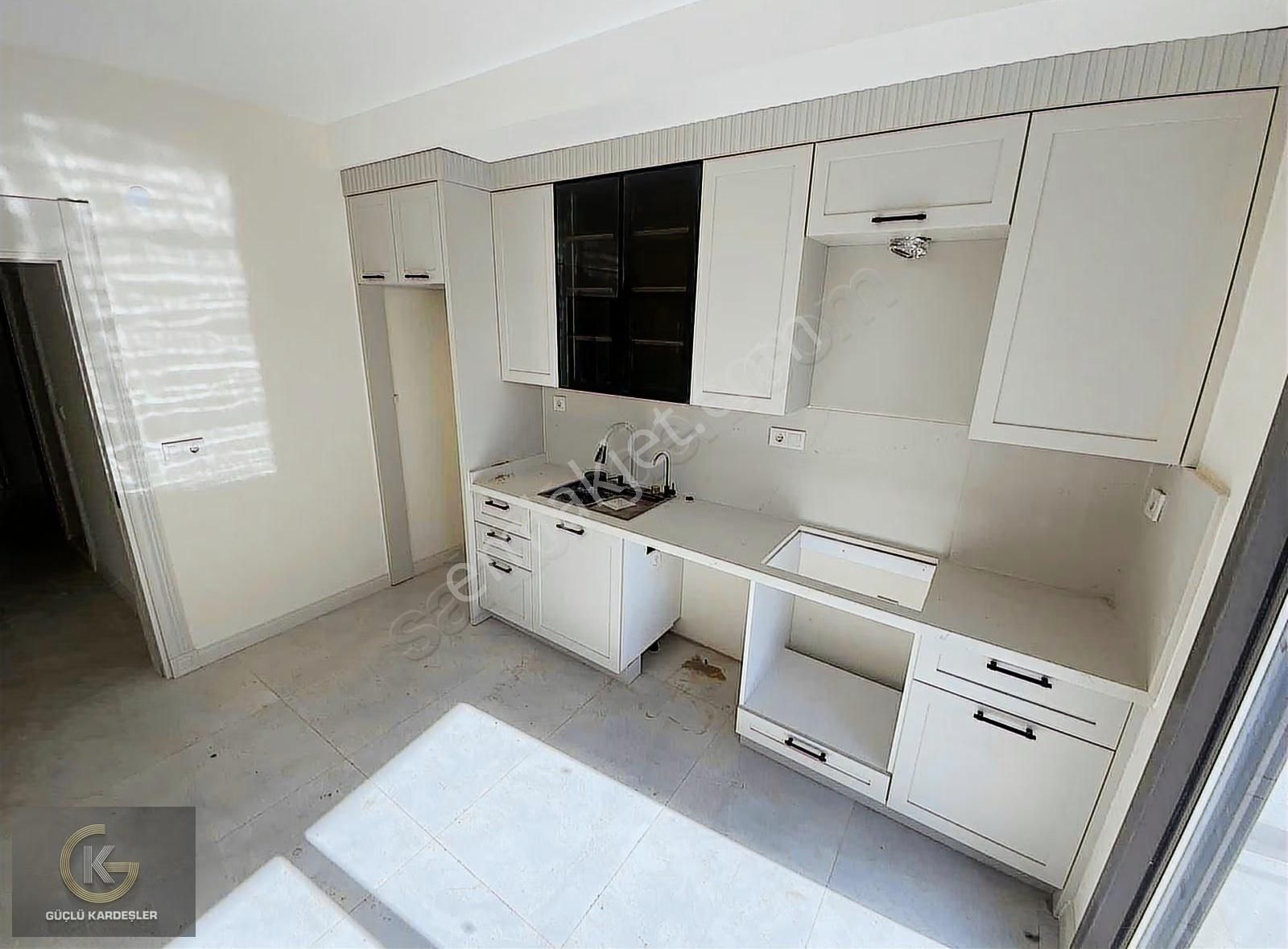 Güçlü Kardeşler Denize 50mt Asansörlü Bina Lüks Daireler - Görsel 4