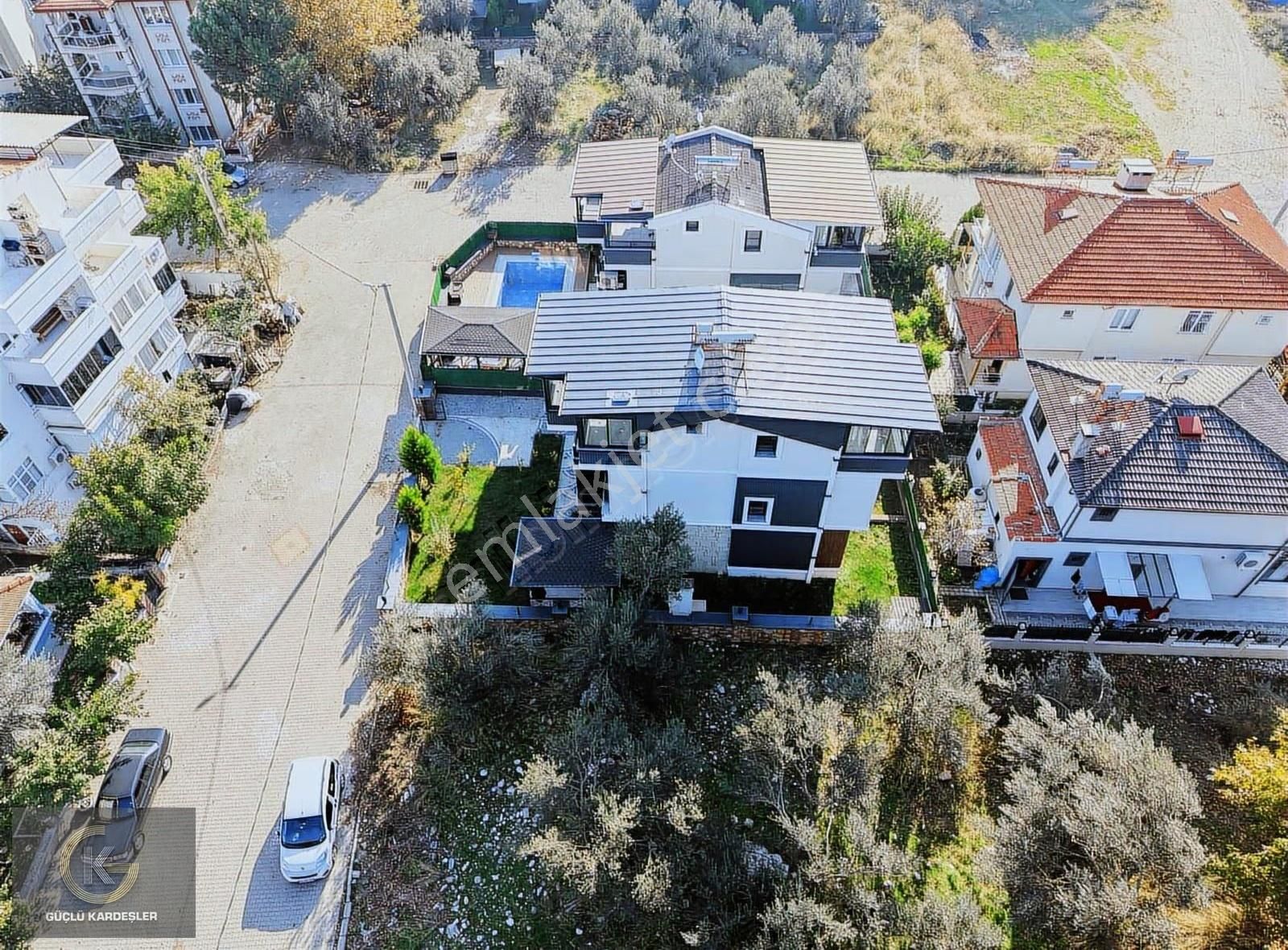 Güçlü Kardeşler Altınoluk Merkezde 4+1 Tam Müstakil Lüks Villa - Görsel 8