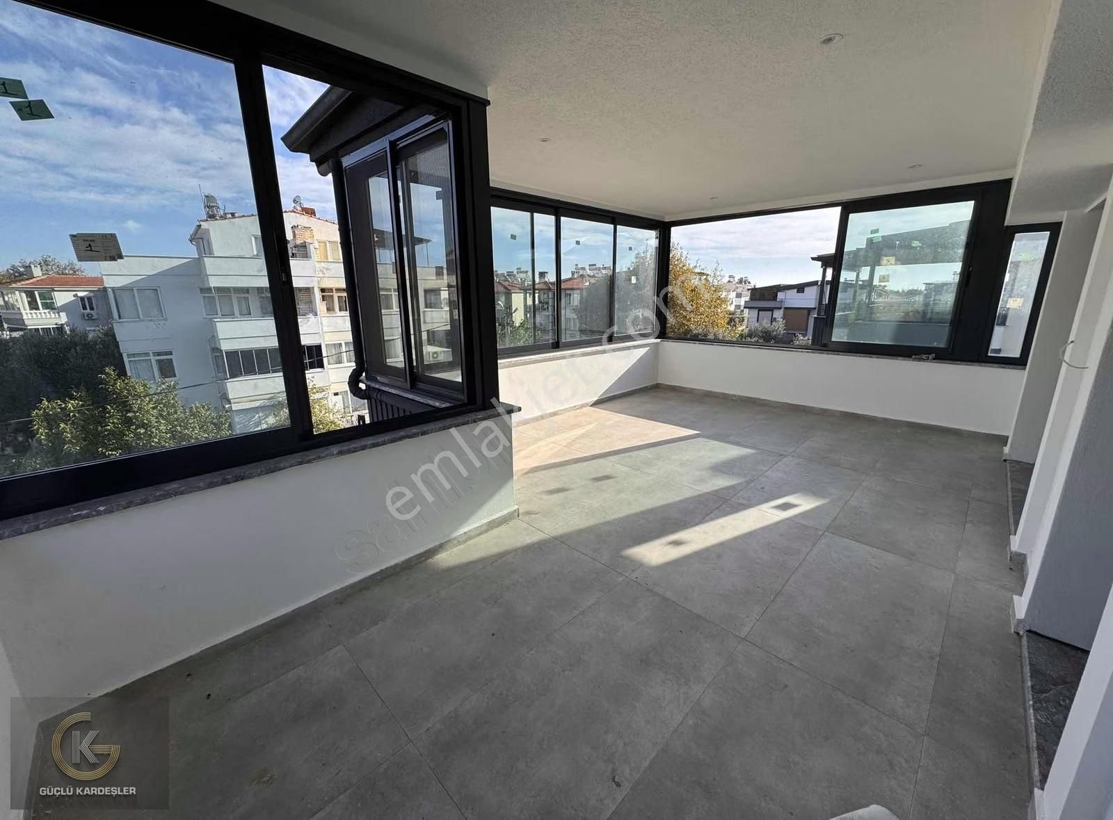 Güçlü Kardeşler Altınoluk Merkezde 4+1 Tam Müstakil Lüks Villa - Görsel 4