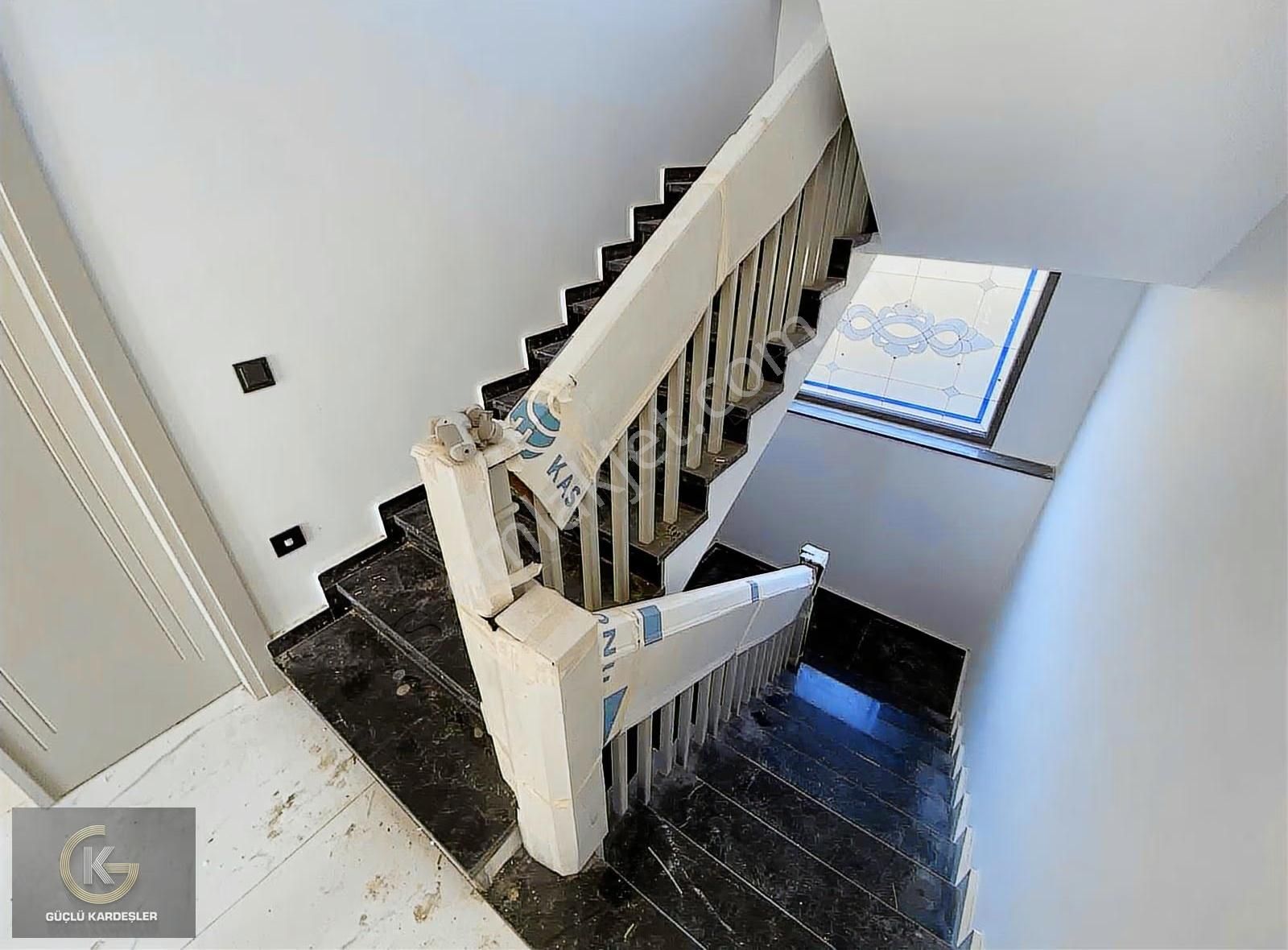 Güçlü Kardeşler 650m2 Arsa İçerisinde Özel Tasarım Lüks Villa - Görsel 9