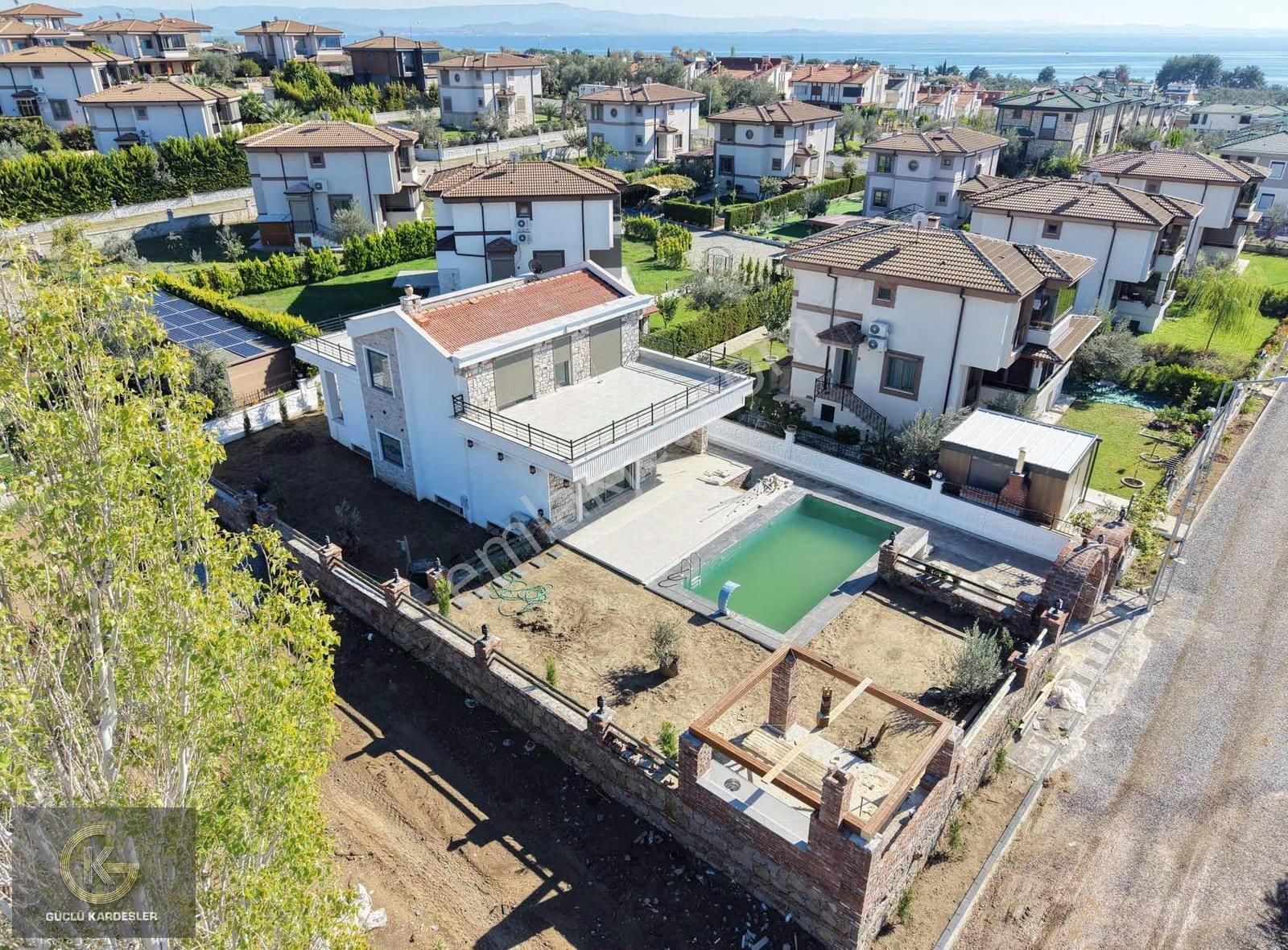 Güçlü Kardeşler 650m2 Arsa İçerisinde Özel Tasarım Lüks Villa - Görsel 2