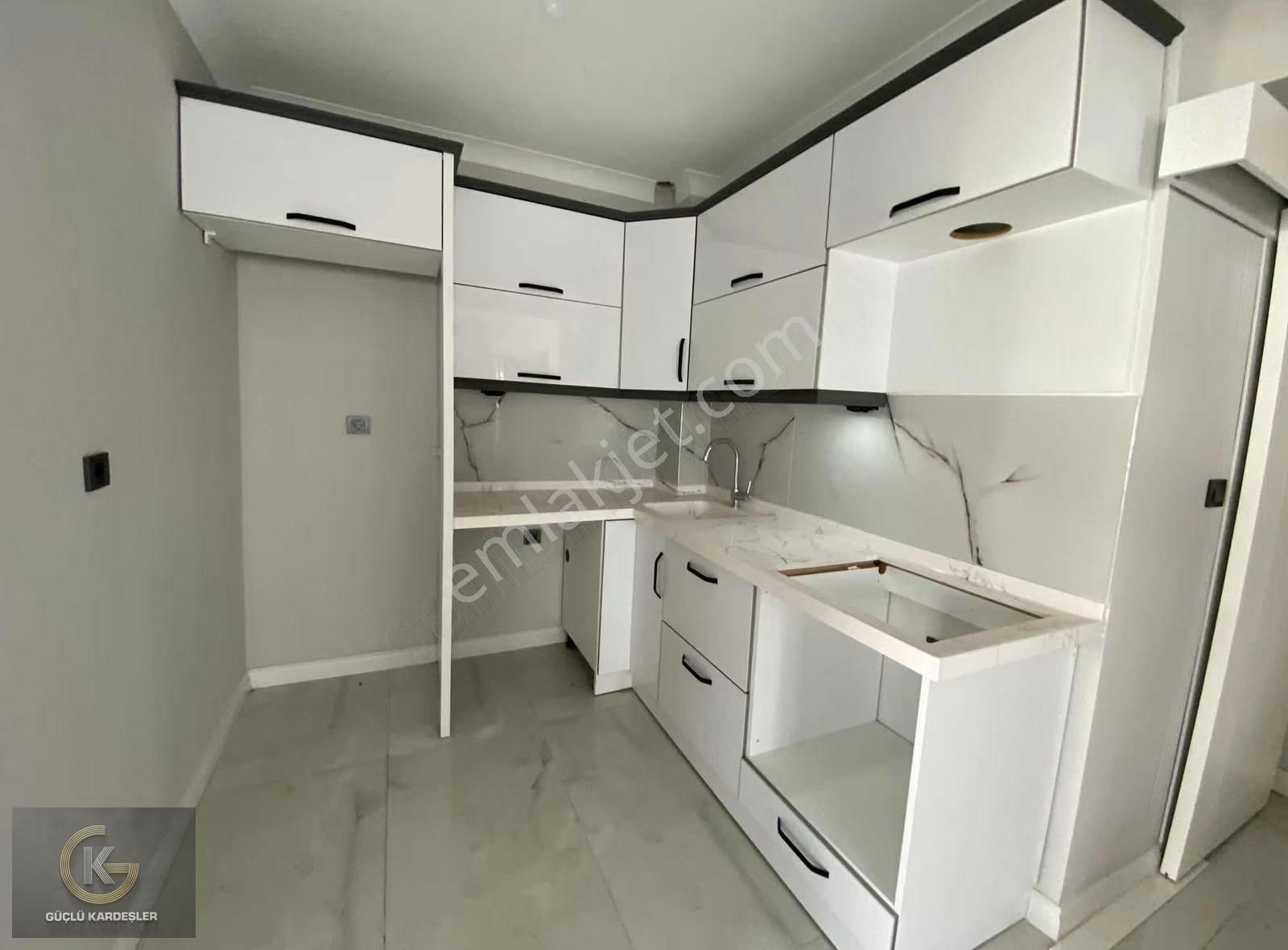 Güçlü Kardeşler Denize 150mt 1+1 Teraslı Dubleks Daire - Görsel 10