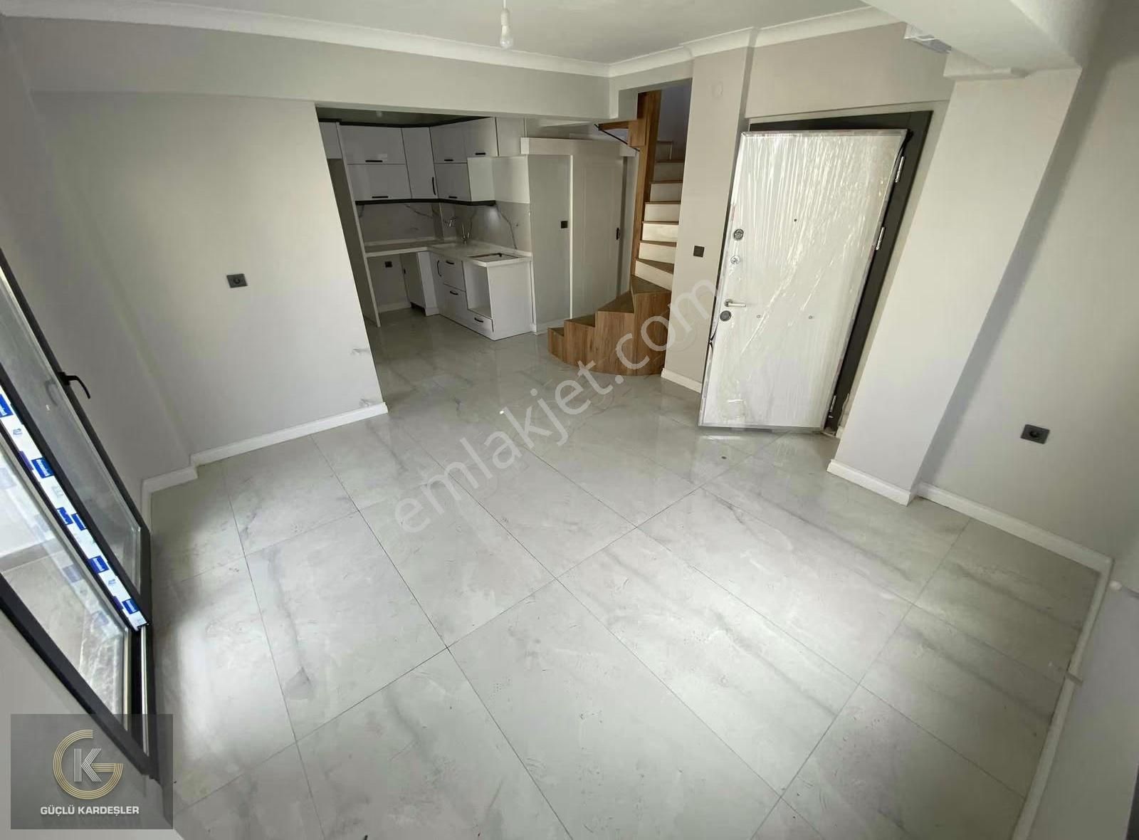 Güçlü Kardeşler Denize 150mt 1+1 Teraslı Dubleks Daire - Görsel 5