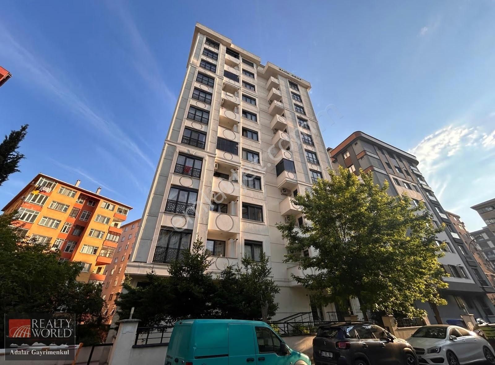 Bostancı Gösteri Merkezi'ne Yakın Konumda Yüksek Kat Satılık 2+1