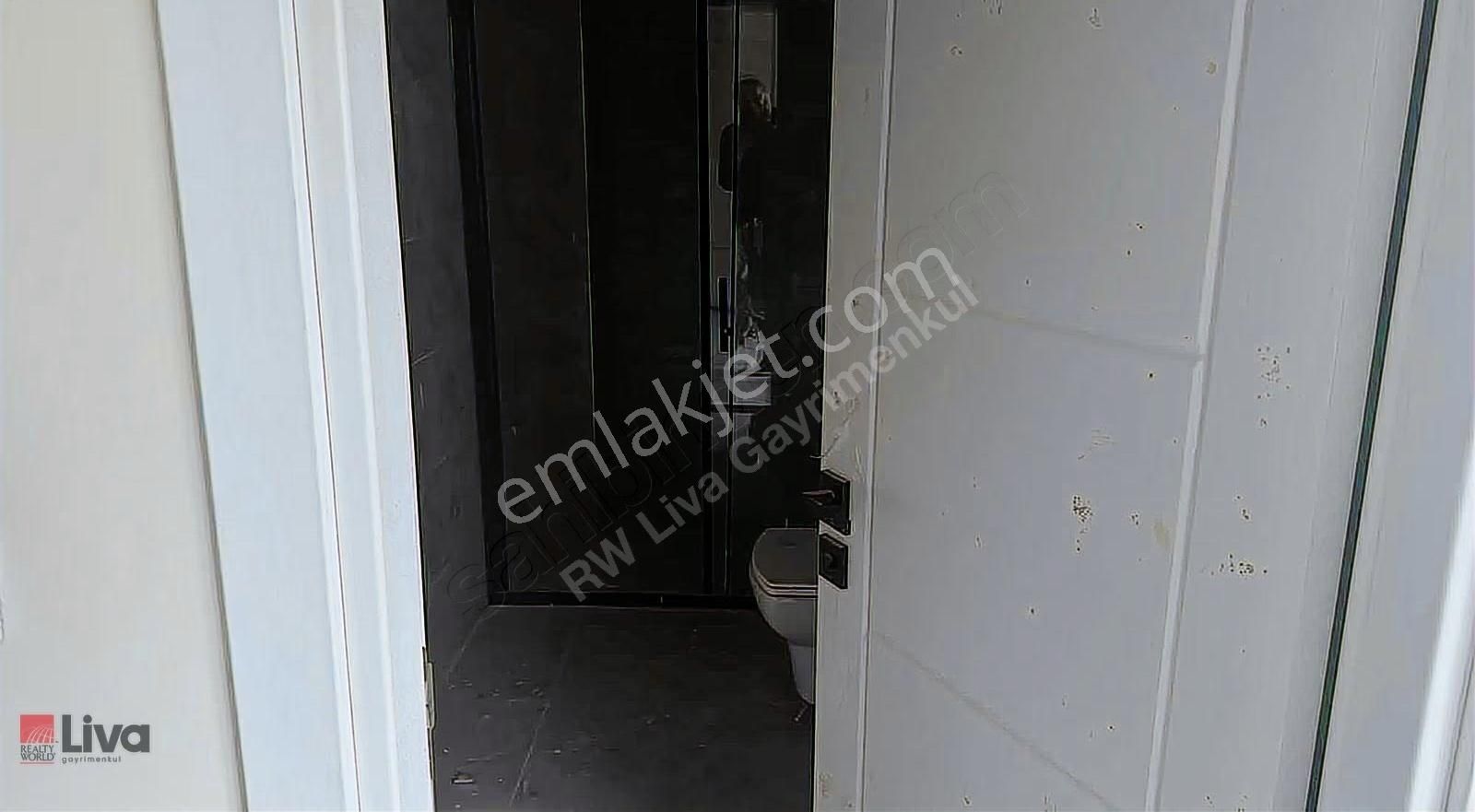 Rw Livadan Çarşı Merkezde Satılık 1+1 Fırsat Daire - Görsel 3