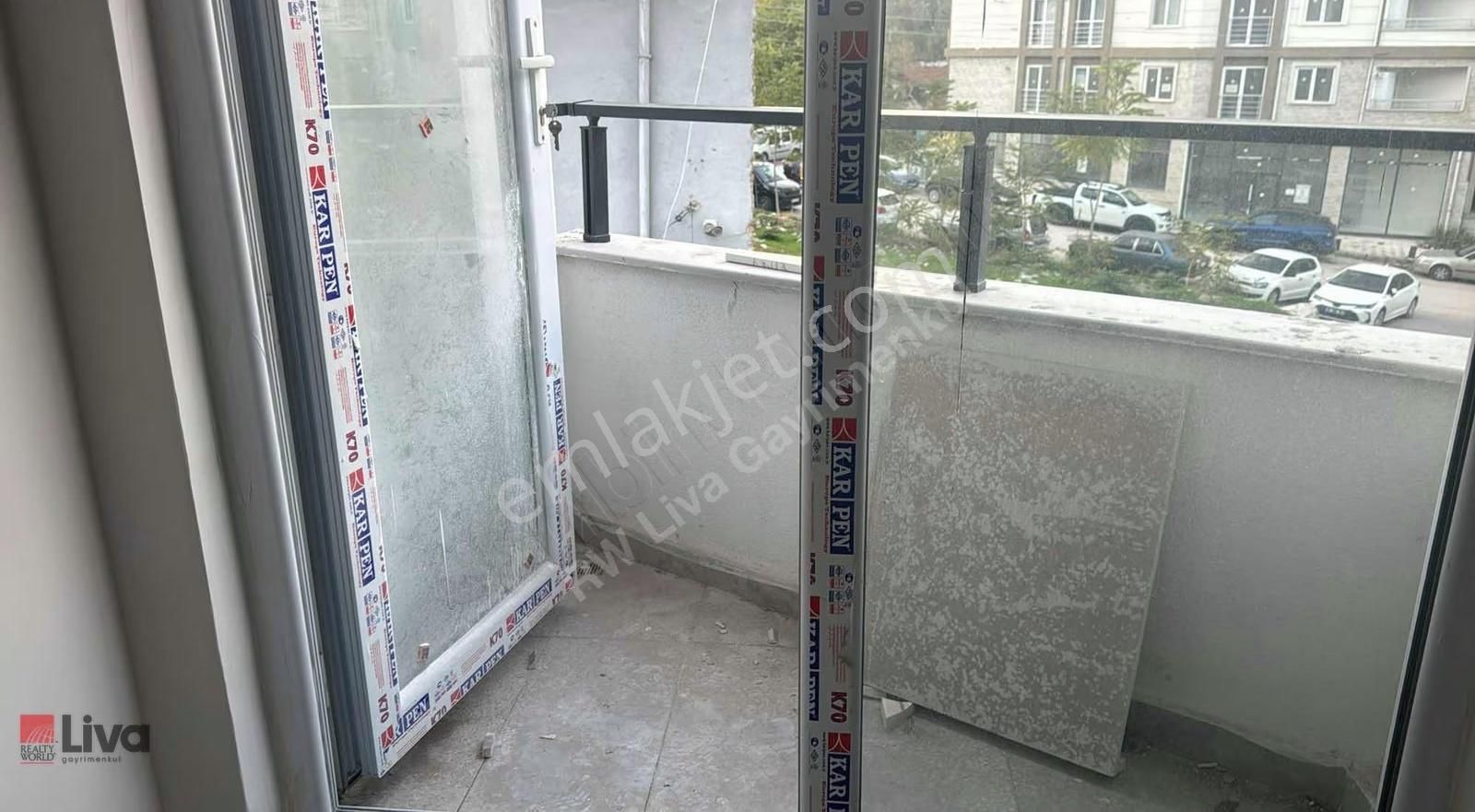 Rw Livadan Çarşı Merkezde Satılık 1+1 Fırsat Daire - Görsel 9