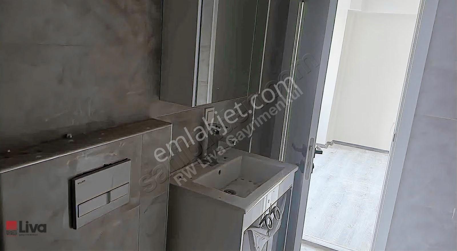 Rw Livadan Çarşı Merkezde Satılık 1+1 Fırsat Daire - Görsel 2