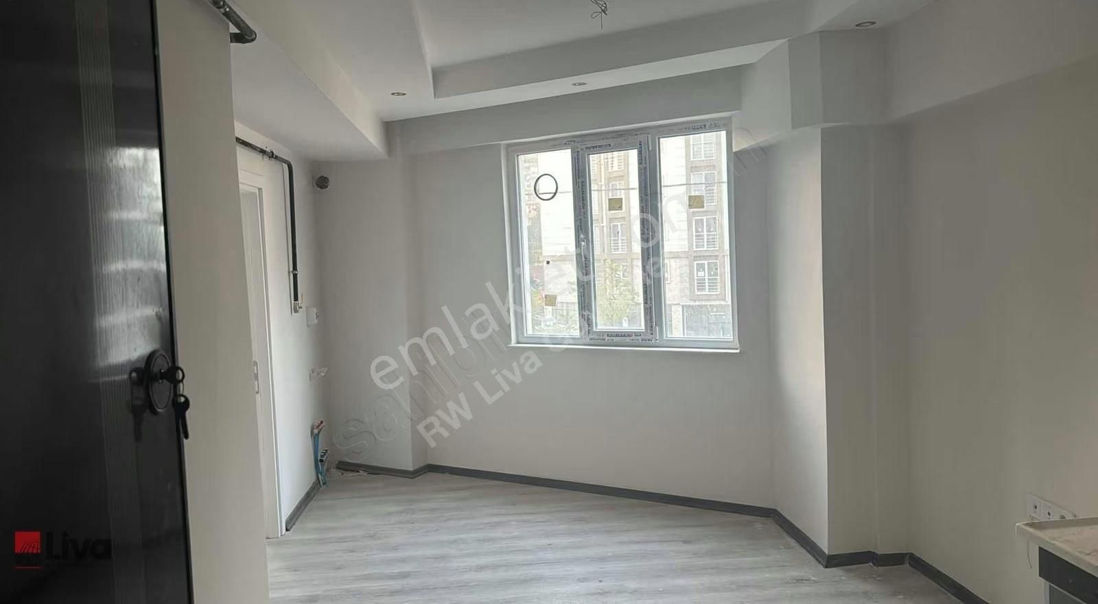 Rw Livadan Çarşı Merkezde Satılık 1+1 Fırsat Daire - Görsel 4
