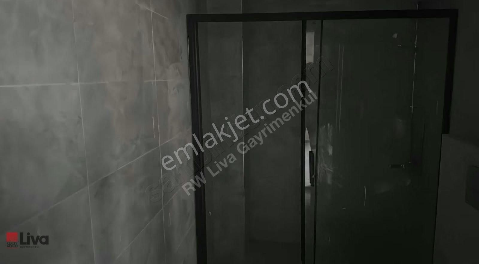Rw Livadan Çarşı Merkezde Satılık 1+1 Fırsat Daire - Görsel 6
