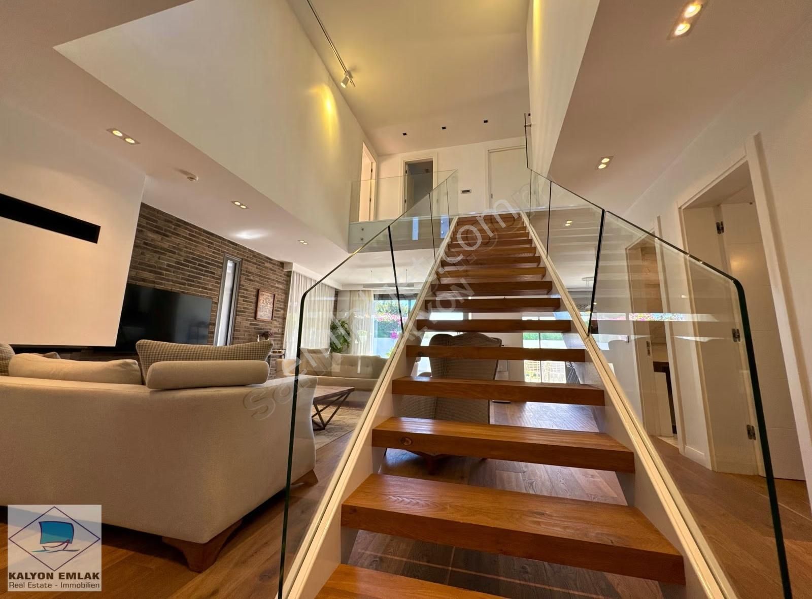 Alaçatı Çamlık Yol'da Satılık Tam Müstakil Özel Tasarımlı Villa - Görsel 27