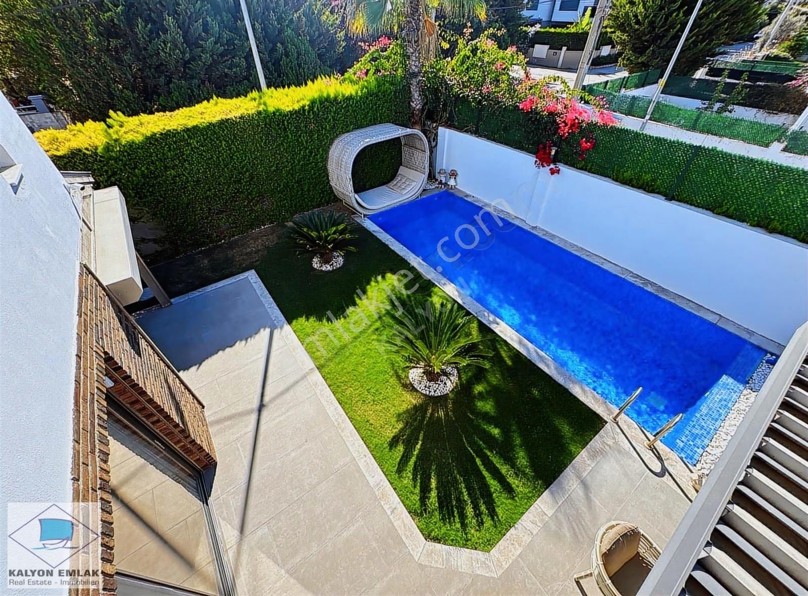 Alaçatı Çamlık Yol'da Satılık Tam Müstakil Özel Tasarımlı Villa - Görsel 11