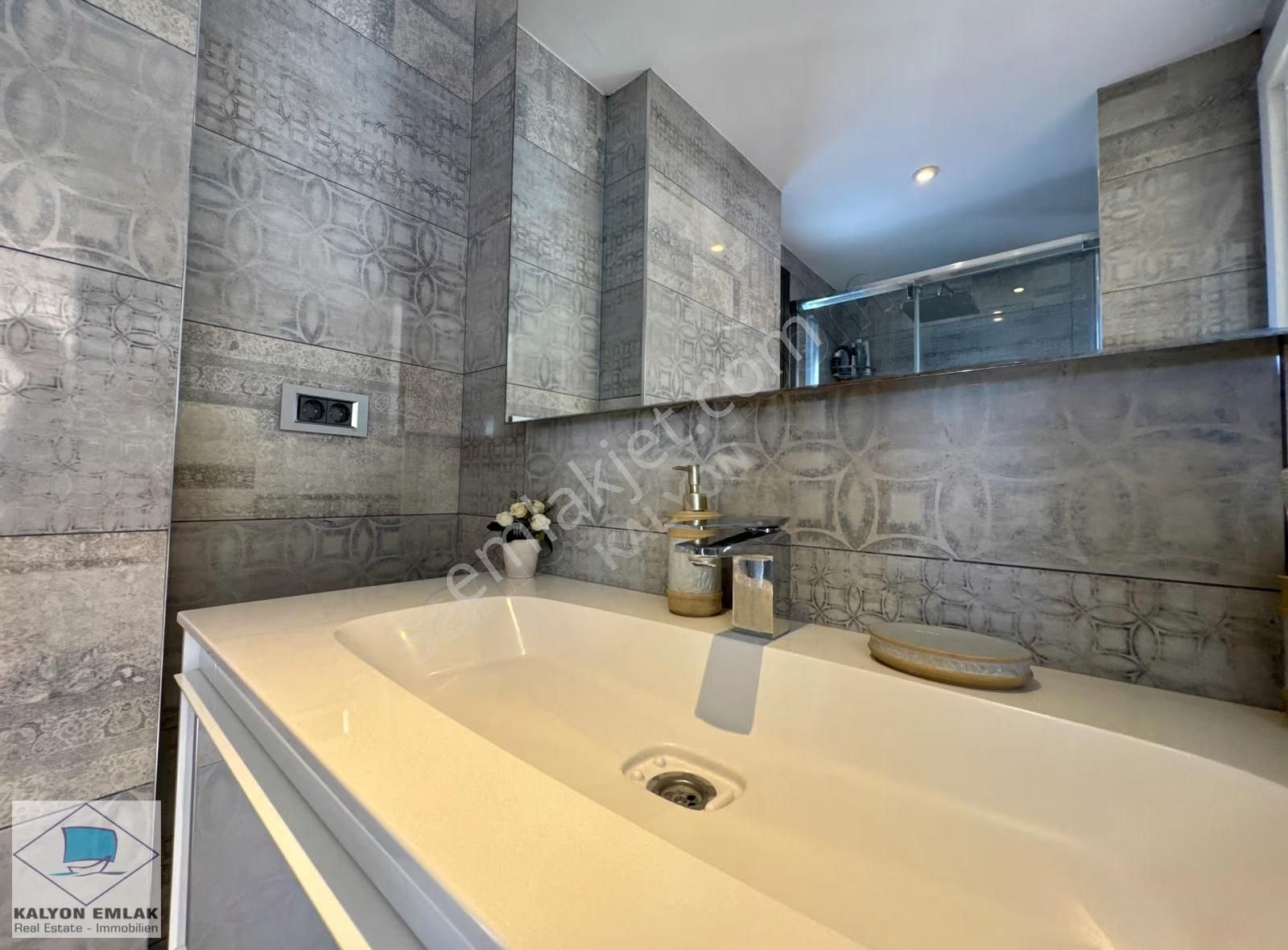 Alaçatı Çamlık Yol'da Satılık Tam Müstakil Özel Tasarımlı Villa - Görsel 26