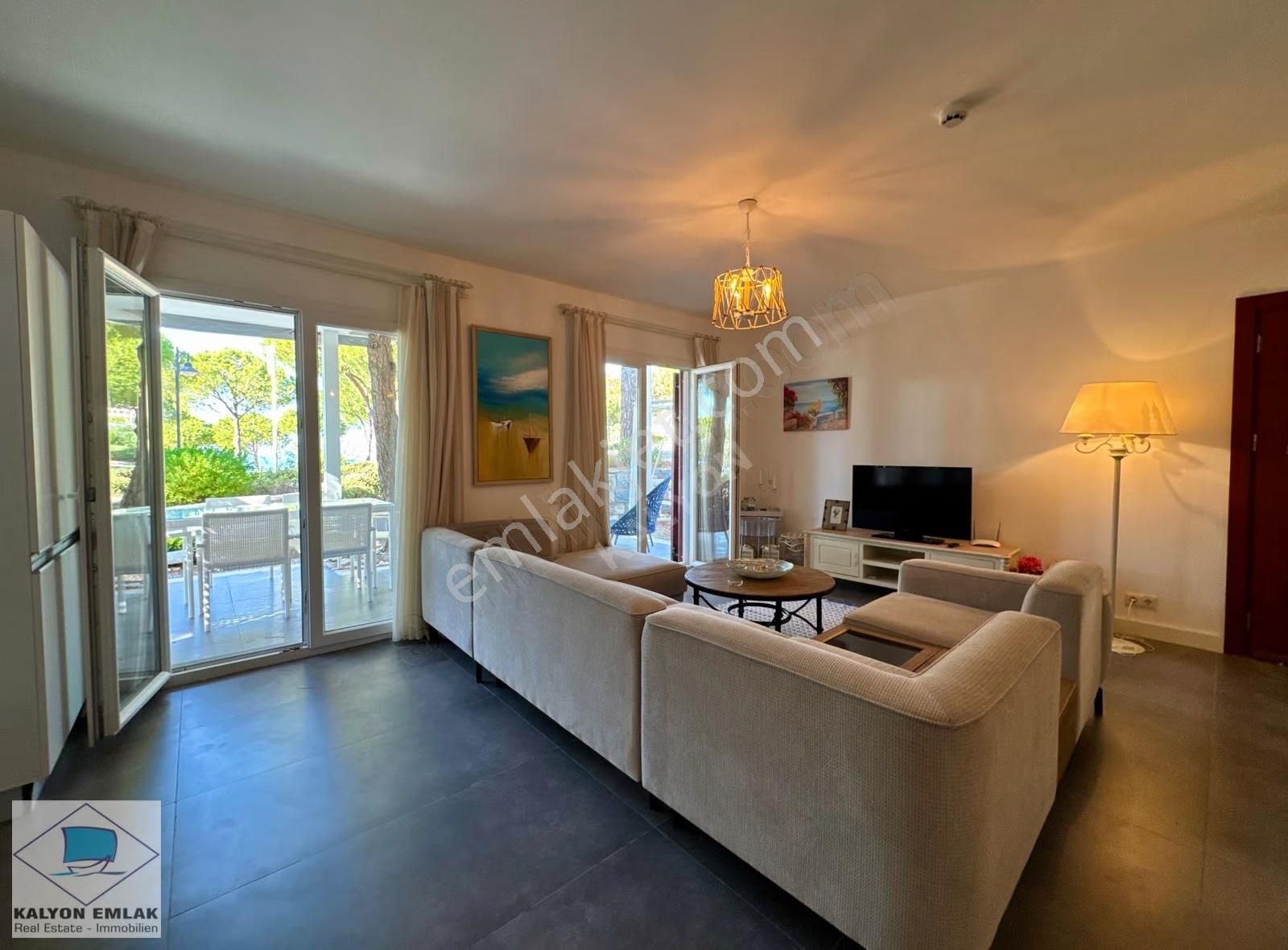 Çeşme Ayasaranda'da Satılık Denize Sıfır Residance Bahçeli Daire - Görsel 12