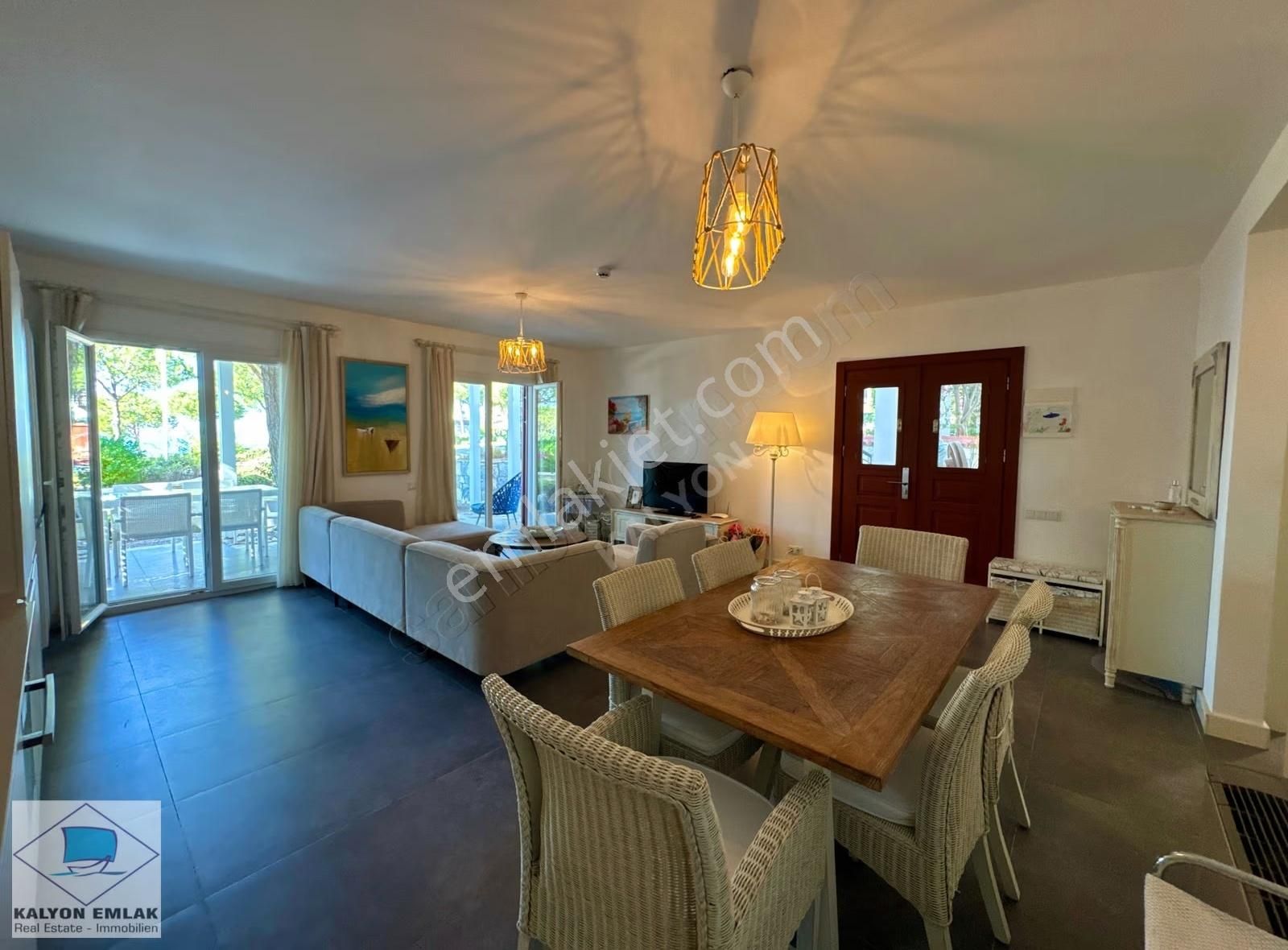 Çeşme Ayasaranda'da Satılık Denize Sıfır Residance Bahçeli Daire - Görsel 26