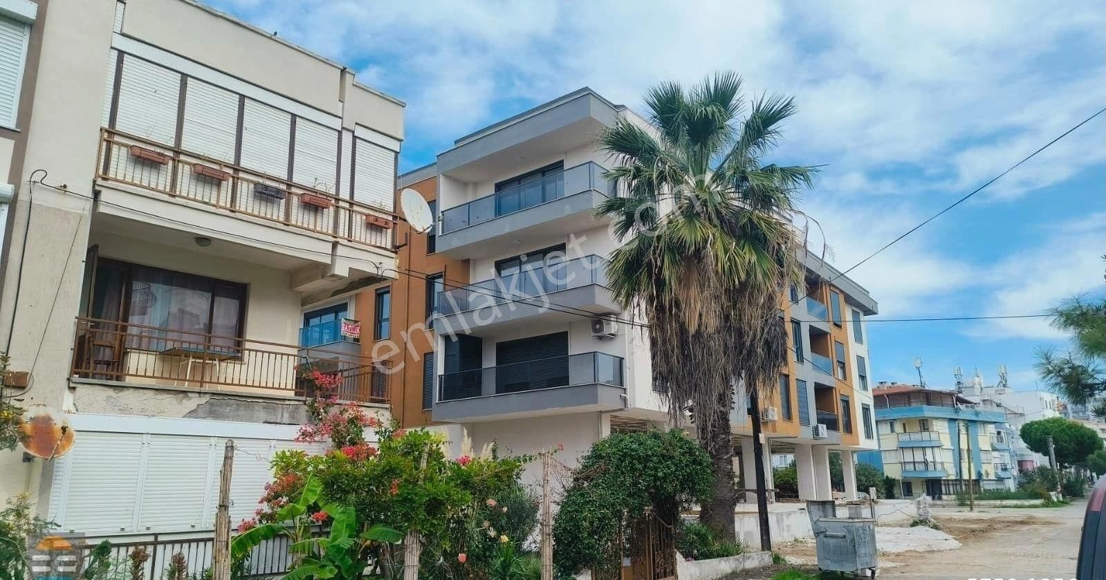 Ayvalık Sarımsaklı Da Denize Yakın Tadilatlı 3+1 Daire