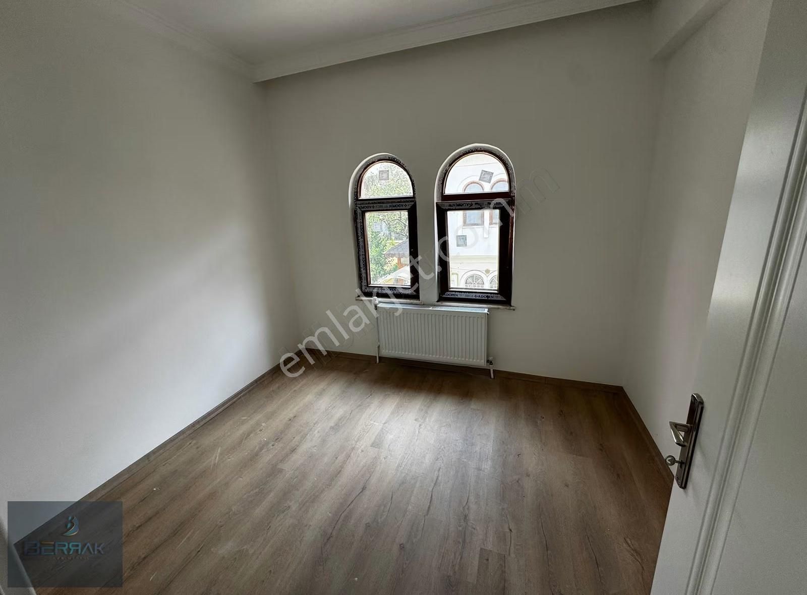 Site İçinde Geniş Teras Ve Bahçeli Barbekülü 4+1 Triplex Villa - Görsel 4