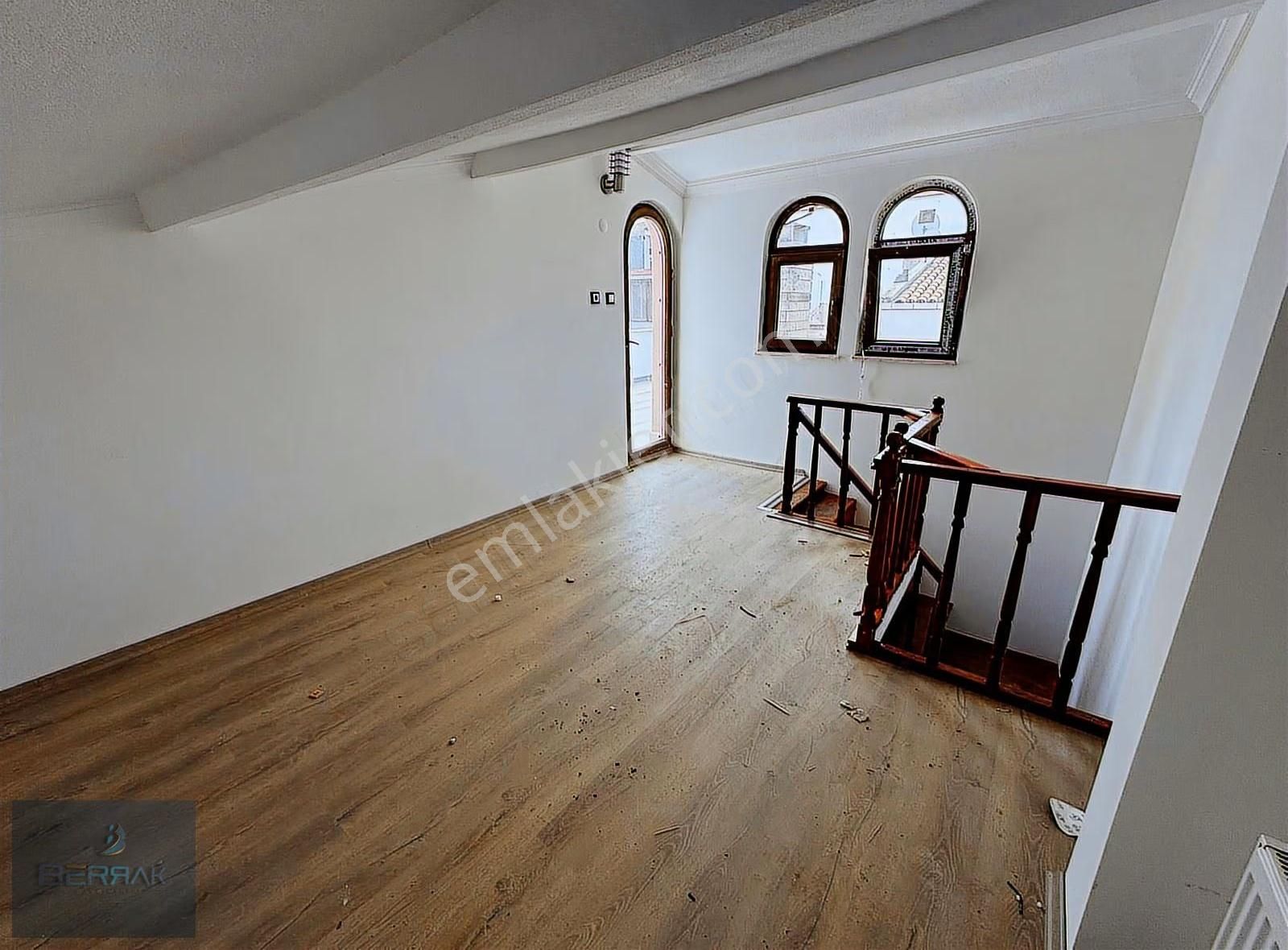 Site İçinde Geniş Teras Ve Bahçeli Barbekülü 4+1 Triplex Villa - Görsel 7