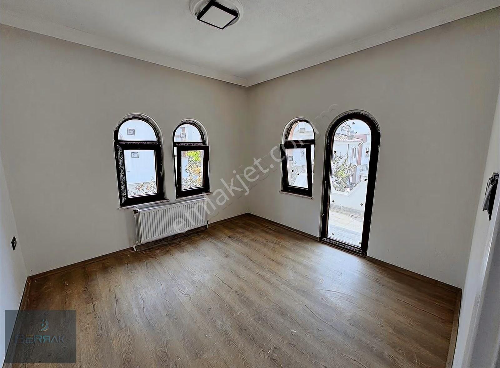 Site İçinde Geniş Teras Ve Bahçeli Barbekülü 4+1 Triplex Villa - Görsel 11
