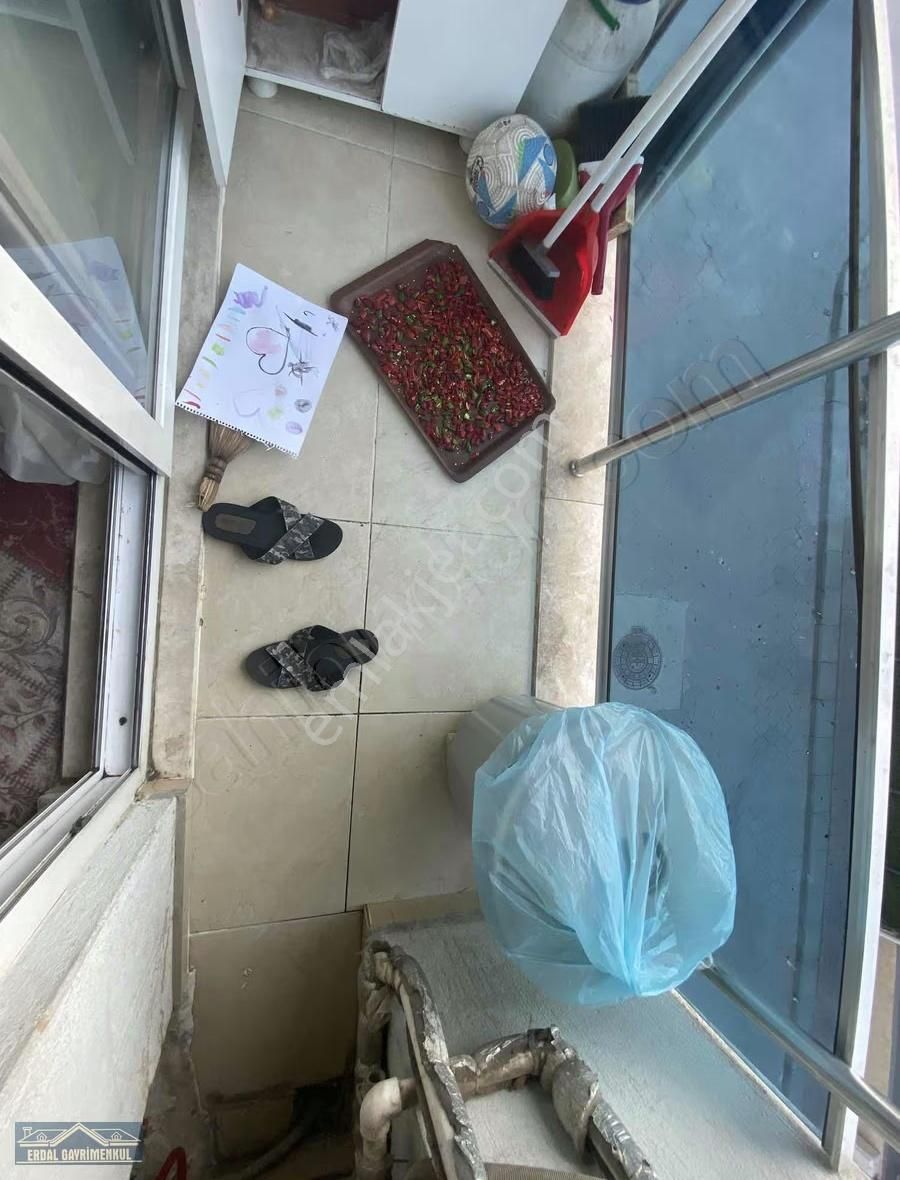 Cadde Üstü Köşe Başı Ara Kat Satılık Daire.. - Görsel 2