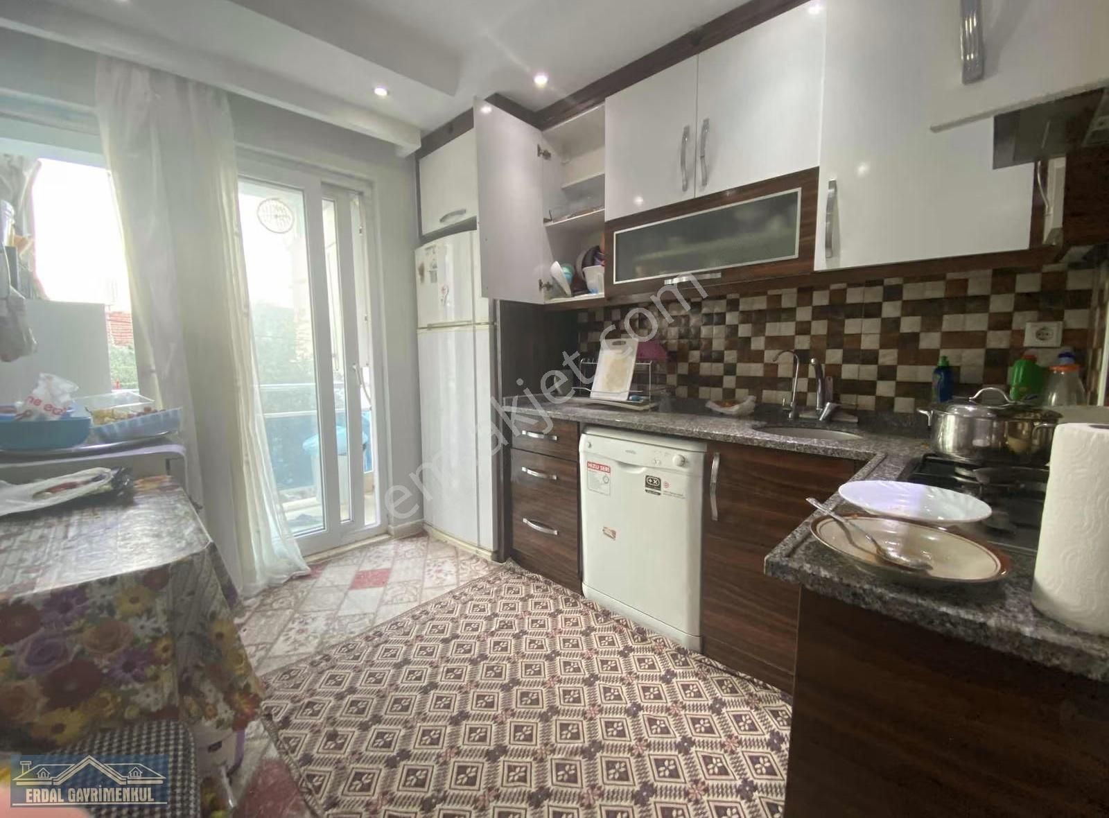 Cadde Üstü Köşe Başı Ara Kat Satılık Daire.. - Görsel 8