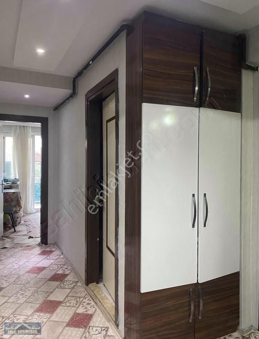 Cadde Üstü Köşe Başı Ara Kat Satılık Daire..