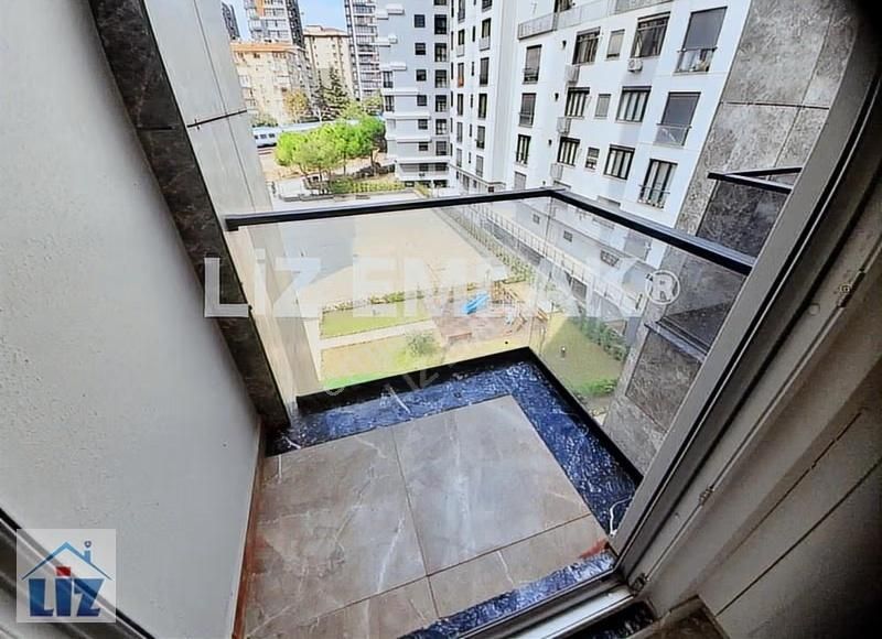 Suadiye'de 7/24 Güvenlikli Site Konzepti Binada 79 M2 Net 2+1 - Görsel 18