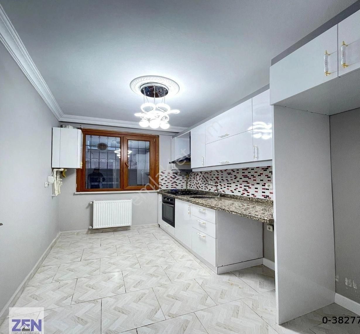 Metrobüse Yakın Otoparklı Full Dekorlu 2+1 Satılık 1. Kat Daire - Görsel 14