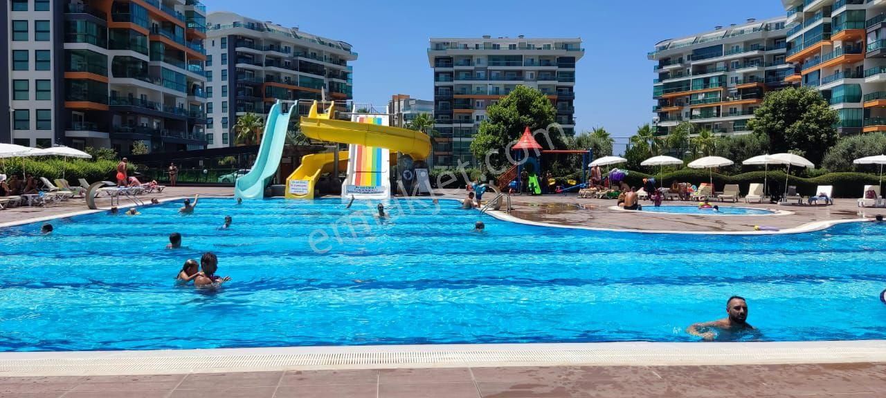 Denizde Kendı Plyajı Var Şehır Gıbı Otel Konseptinde Sıte Icı Daire