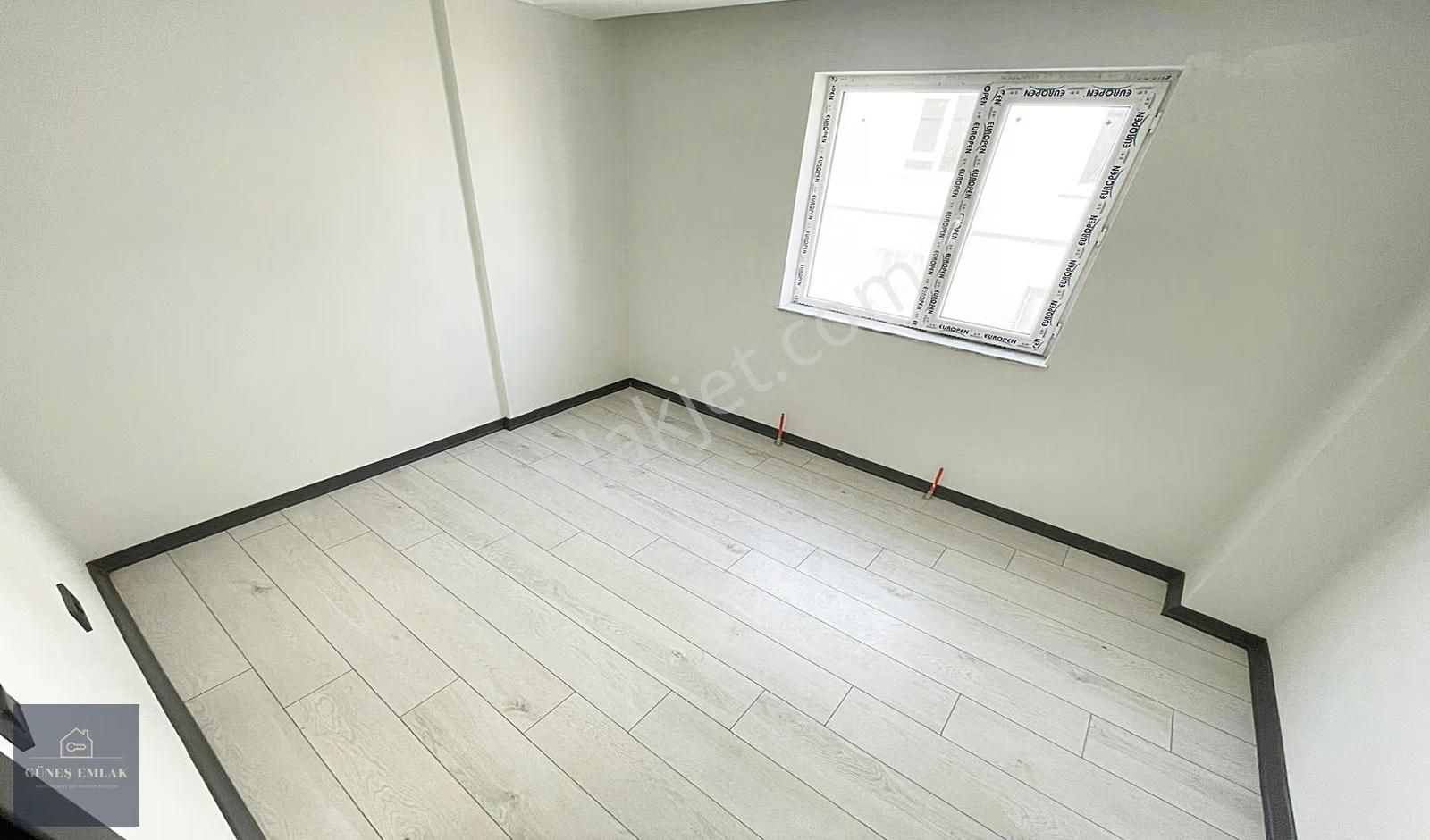 Yenikent'te 3 Bloklu Sitede Ara Kat 3+1 Geniş Daire - Görsel 13
