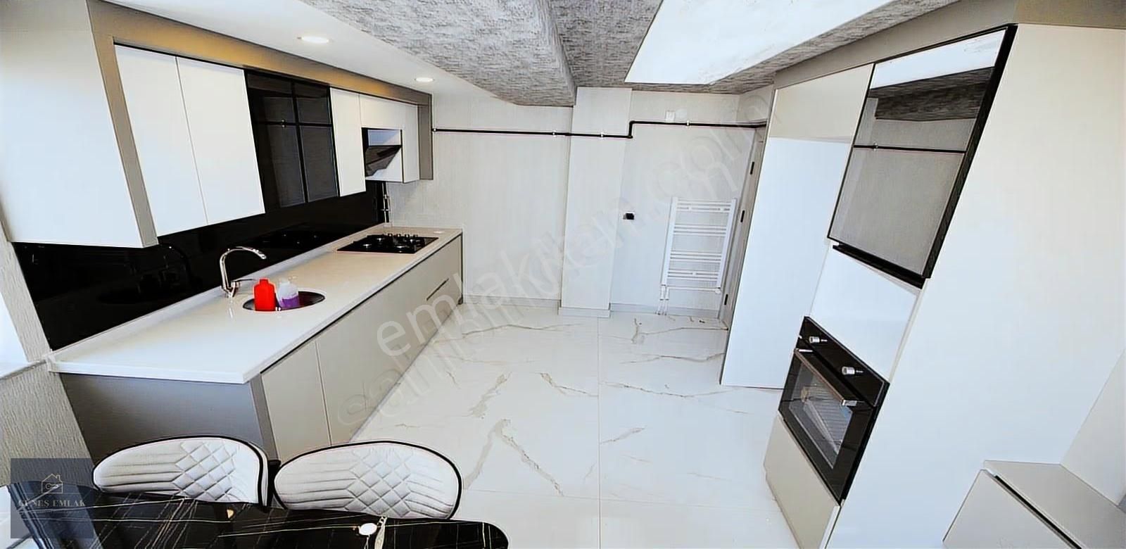 Yenikent Mendereste Ana Cadde Üzerinde Oturuma Hazır Daire - Görsel 30