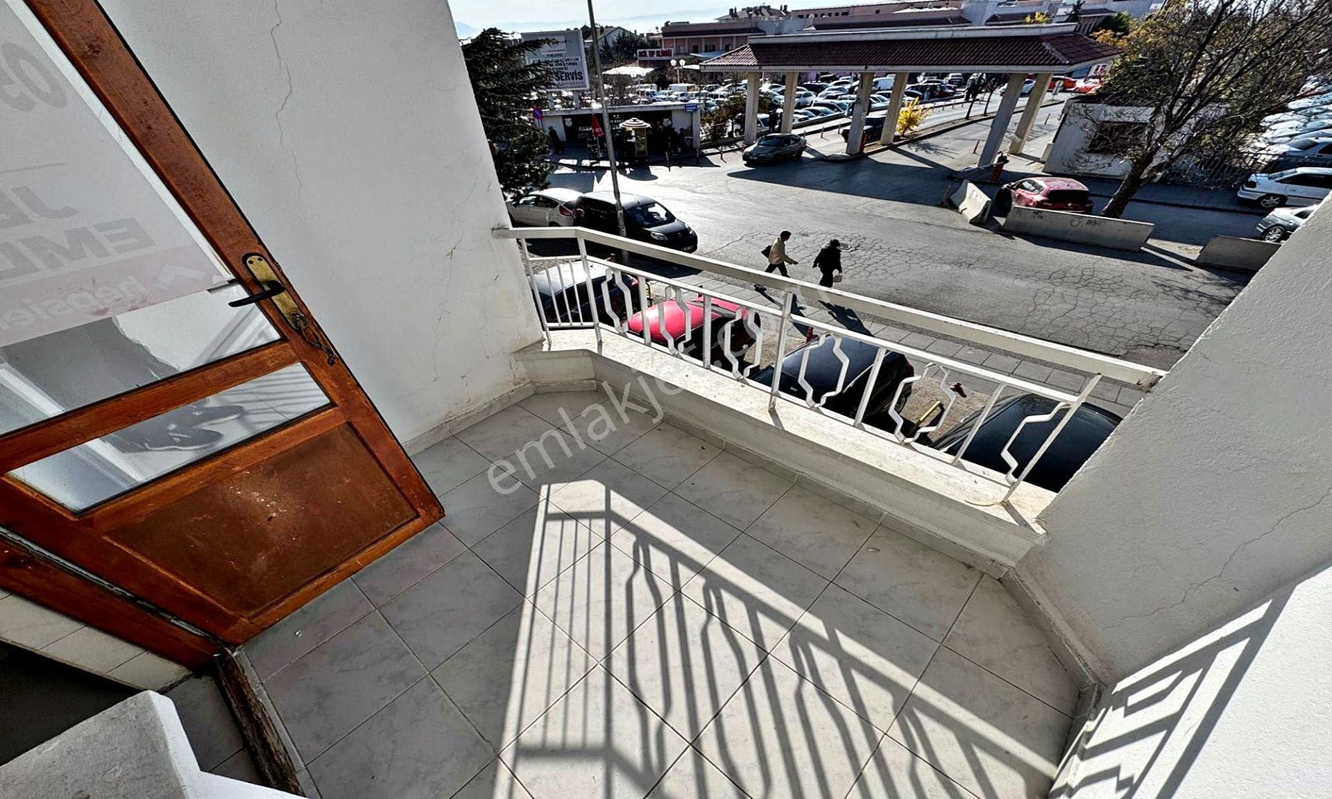 Sanatoryum Hastanesi Karşısında Merkezi Konumda Katta 3+1 Kiralık Daire - Görsel 15