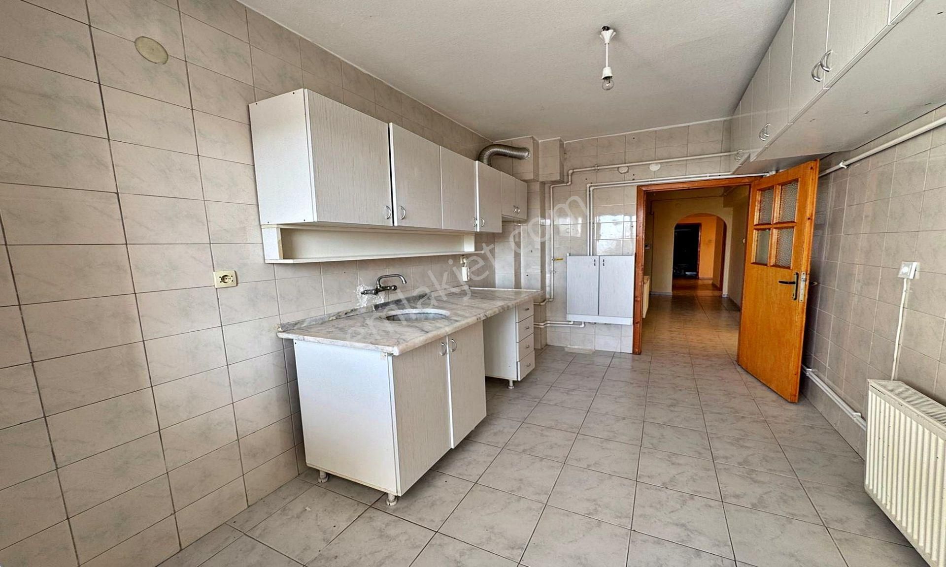 Sanatoryum Hastanesi Karşısında Merkezi Konumda Katta 3+1 Kiralık Daire - Görsel 13