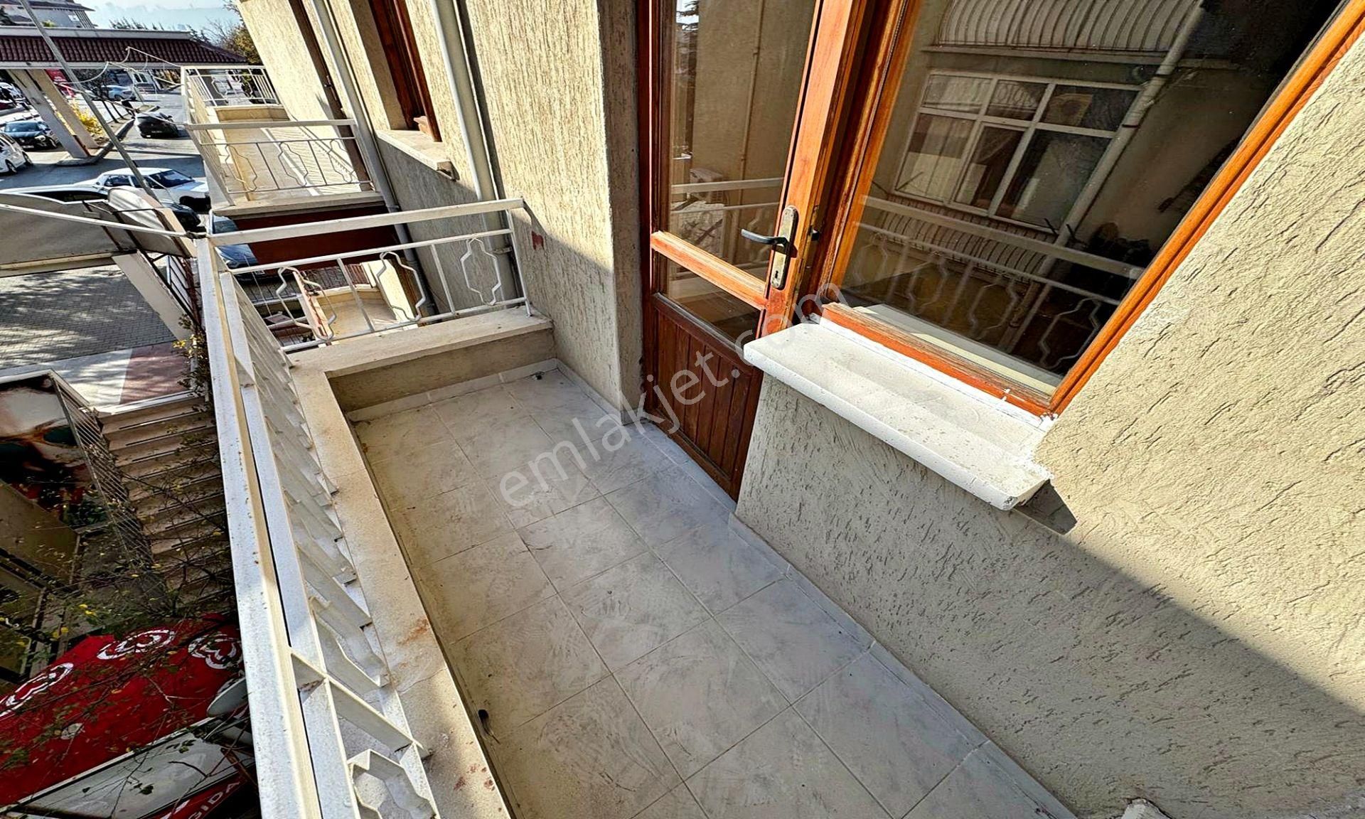 Sanatoryum Hastanesi Karşısında Merkezi Konumda Katta 3+1 Kiralık Daire - Görsel 24