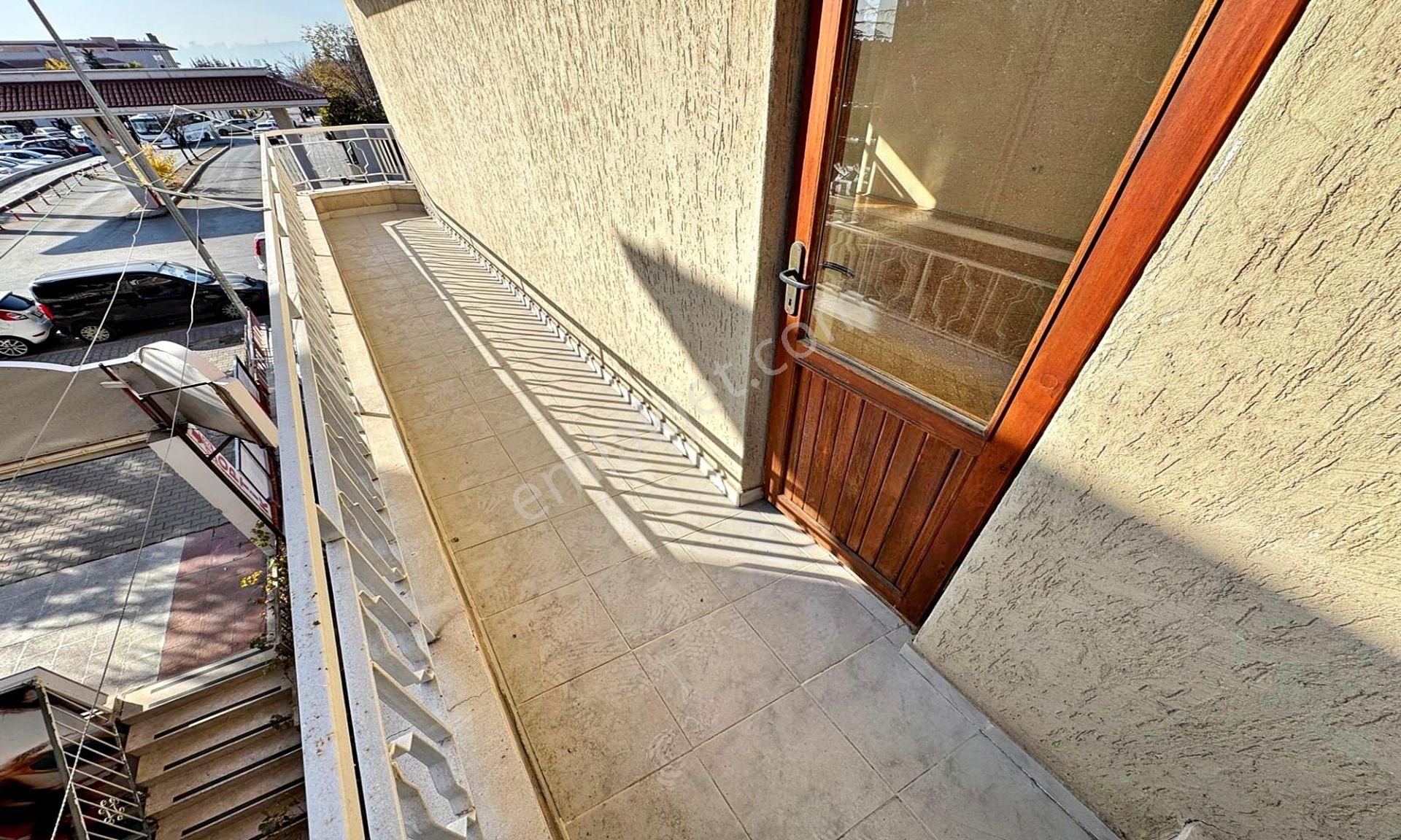 Sanatoryum Hastanesi Karşısında Merkezi Konumda Katta 3+1 Kiralık Daire - Görsel 8